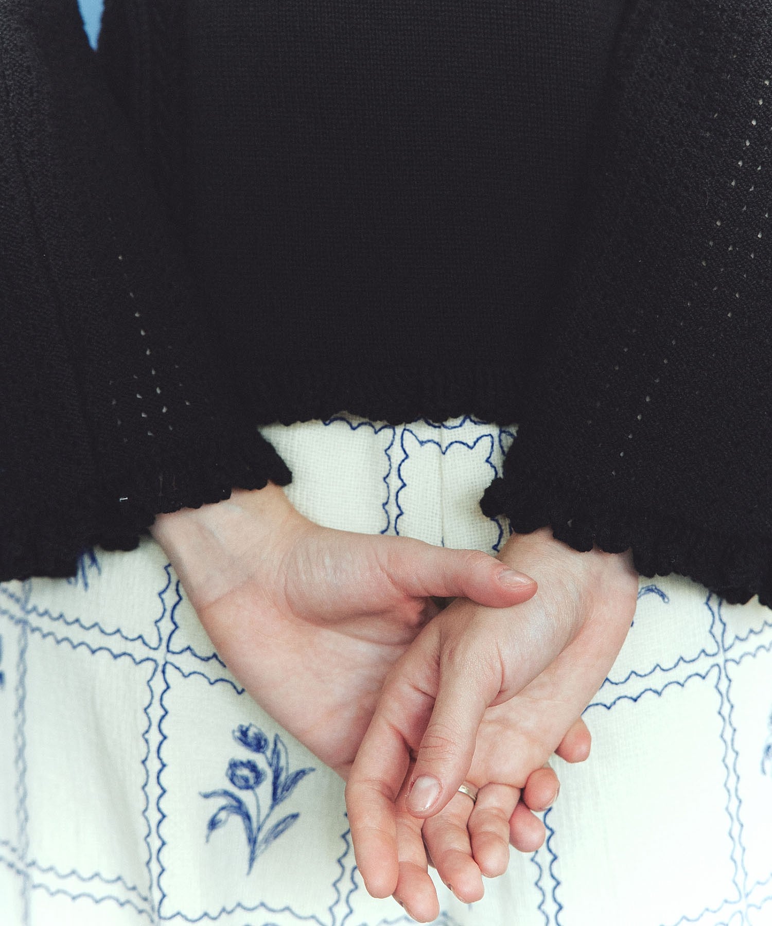 mag.by c/FLOWER EMBROIDERY KNIT CARDIGAN