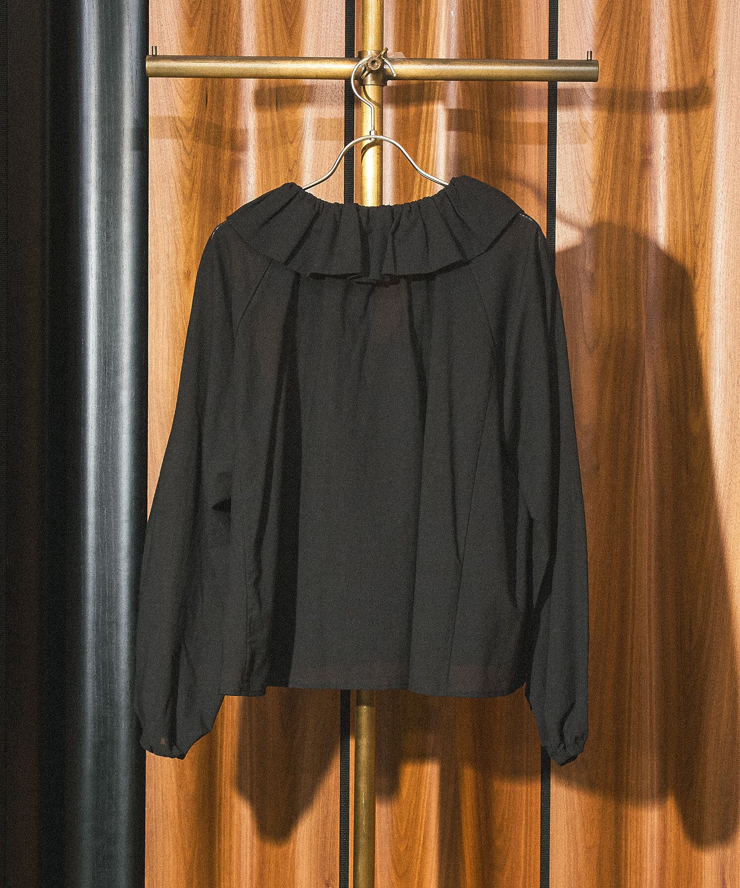 FRILL COLLAR BLOUSE
