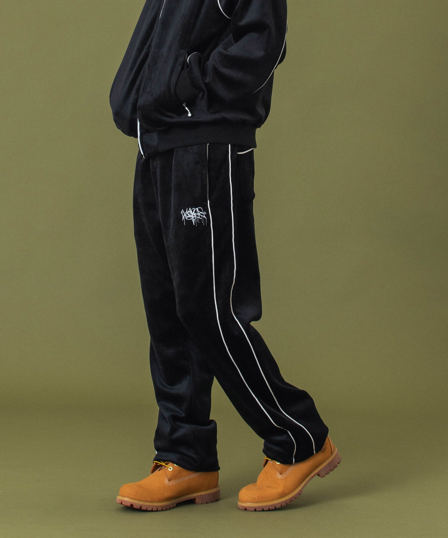 MODEL 身長185cm / 着用サイズ：Lサイズ