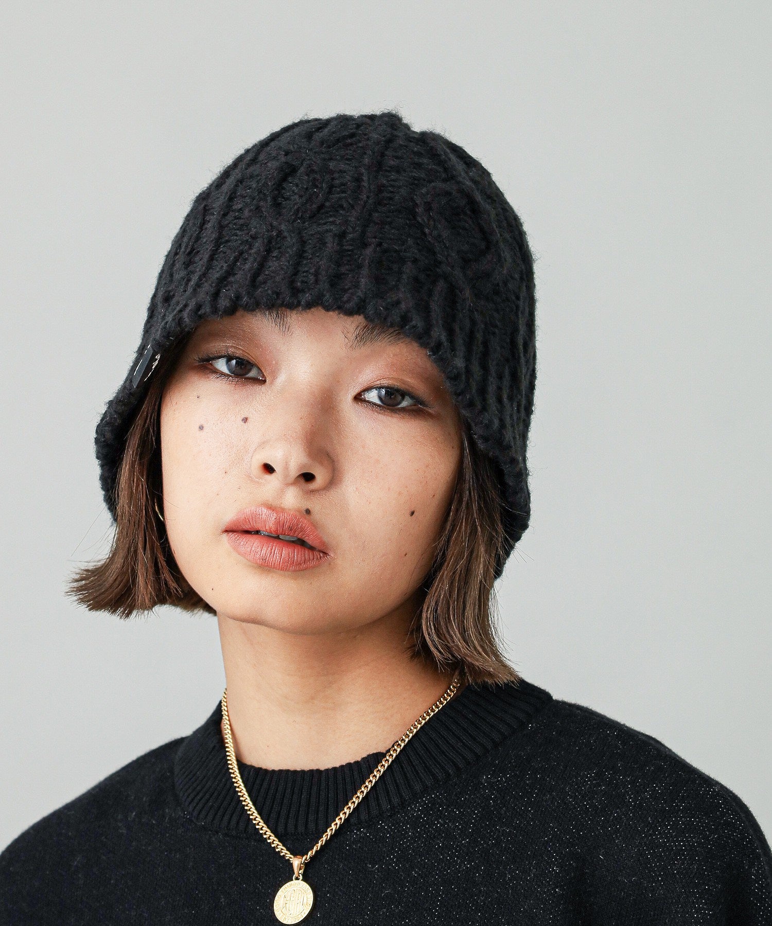 CABLE KNIT HAT