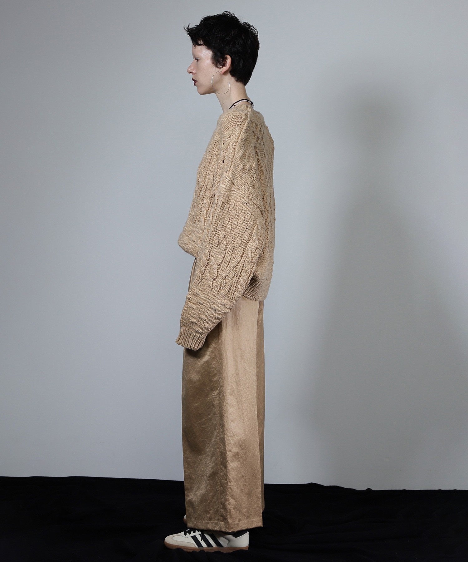 ケーブルニット