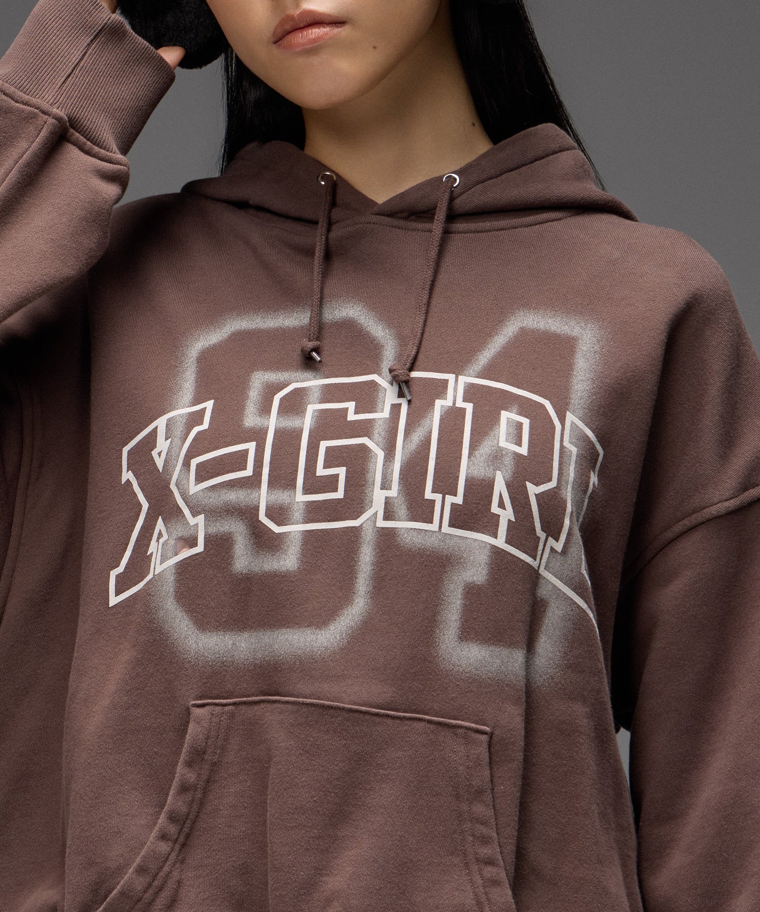 FLOCKED SPRAY LOGO BALLOON HEM SWEAT HOODIE