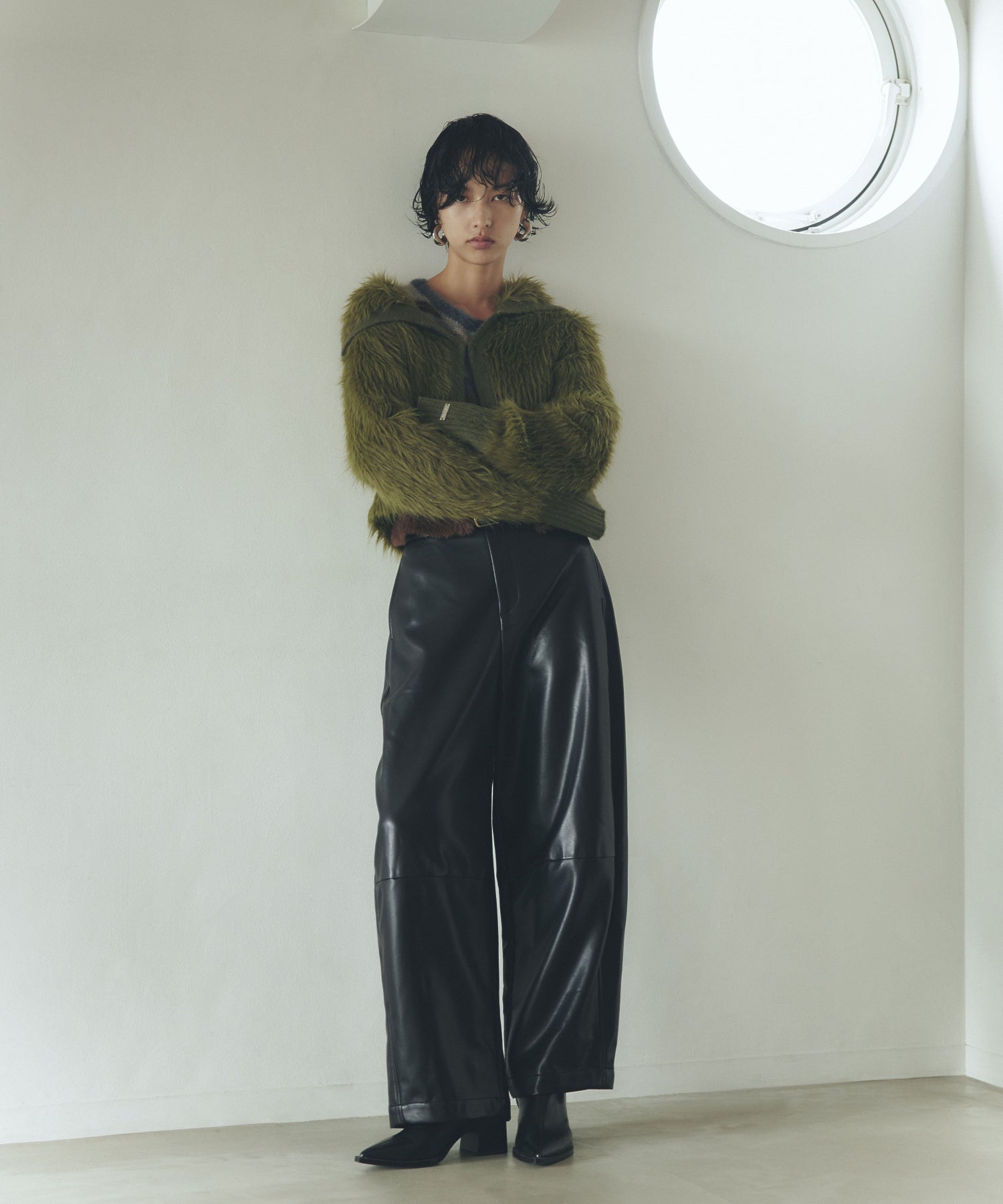 レザーカーブパンツ