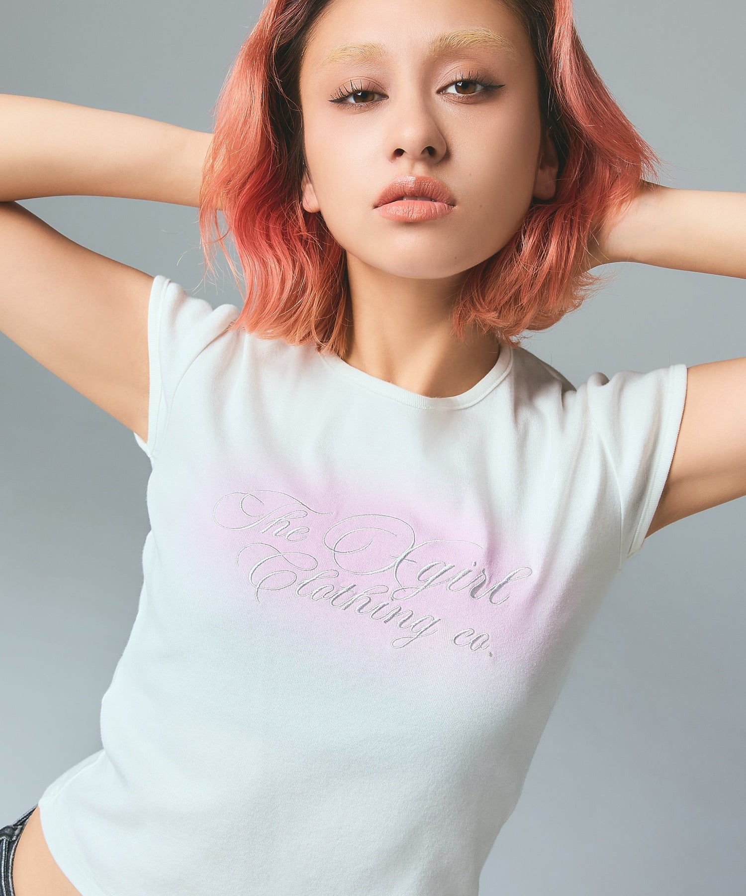 SPRAY AND CURSIVE SCRIPT LOGO S/S BABY TEE