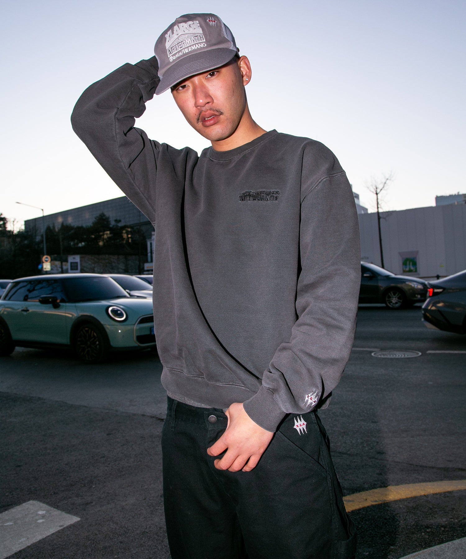 XLARGE×AFTERMATH CREWNECK SWEATSHIRT