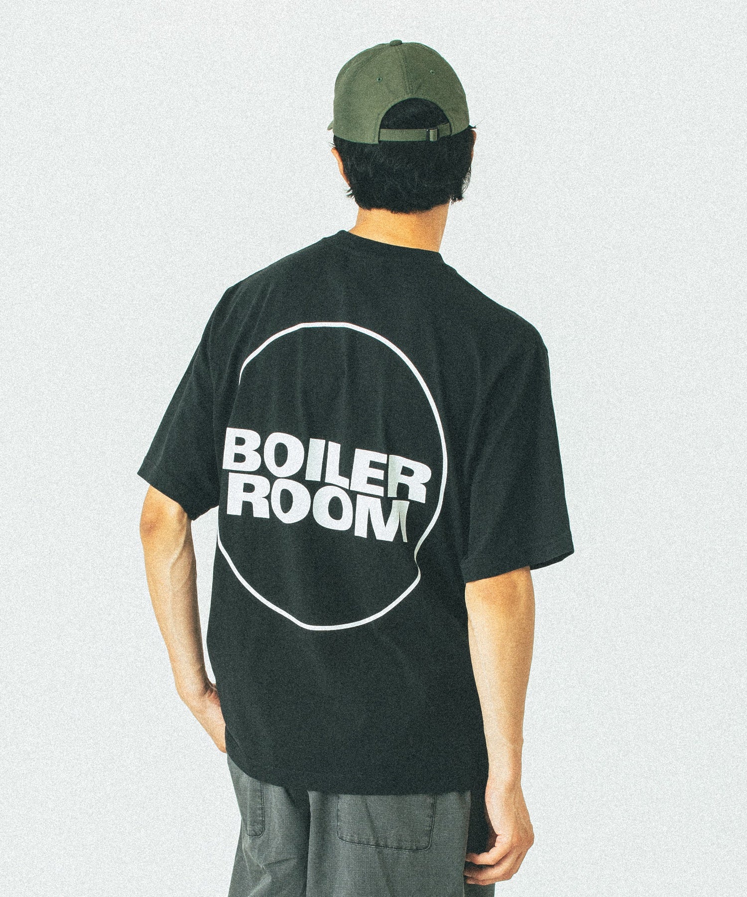 BOILER ROOM/ボイラールーム/CRACKED LOGO TEE SS25SS15