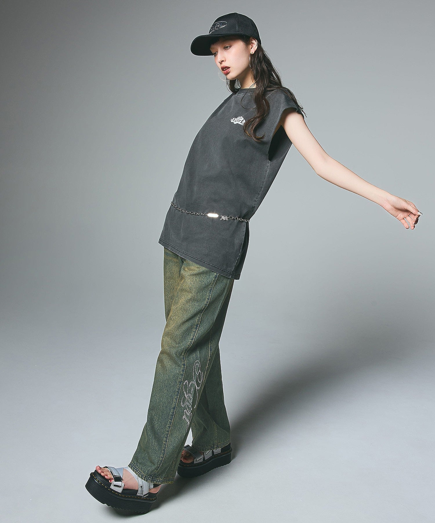 RHINESTONE LOGO LOOSE DENIM PANTS