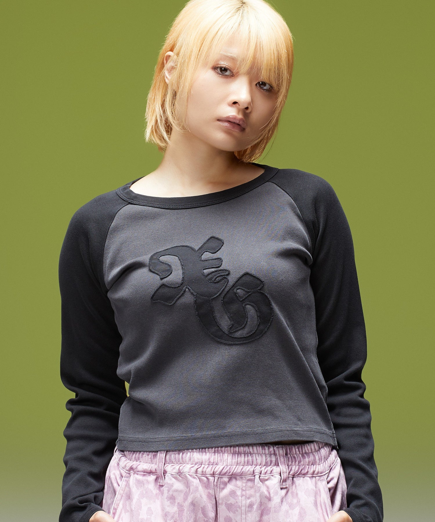 PIGMENT DYED PATCH RAGLAN L/S BABY TEE