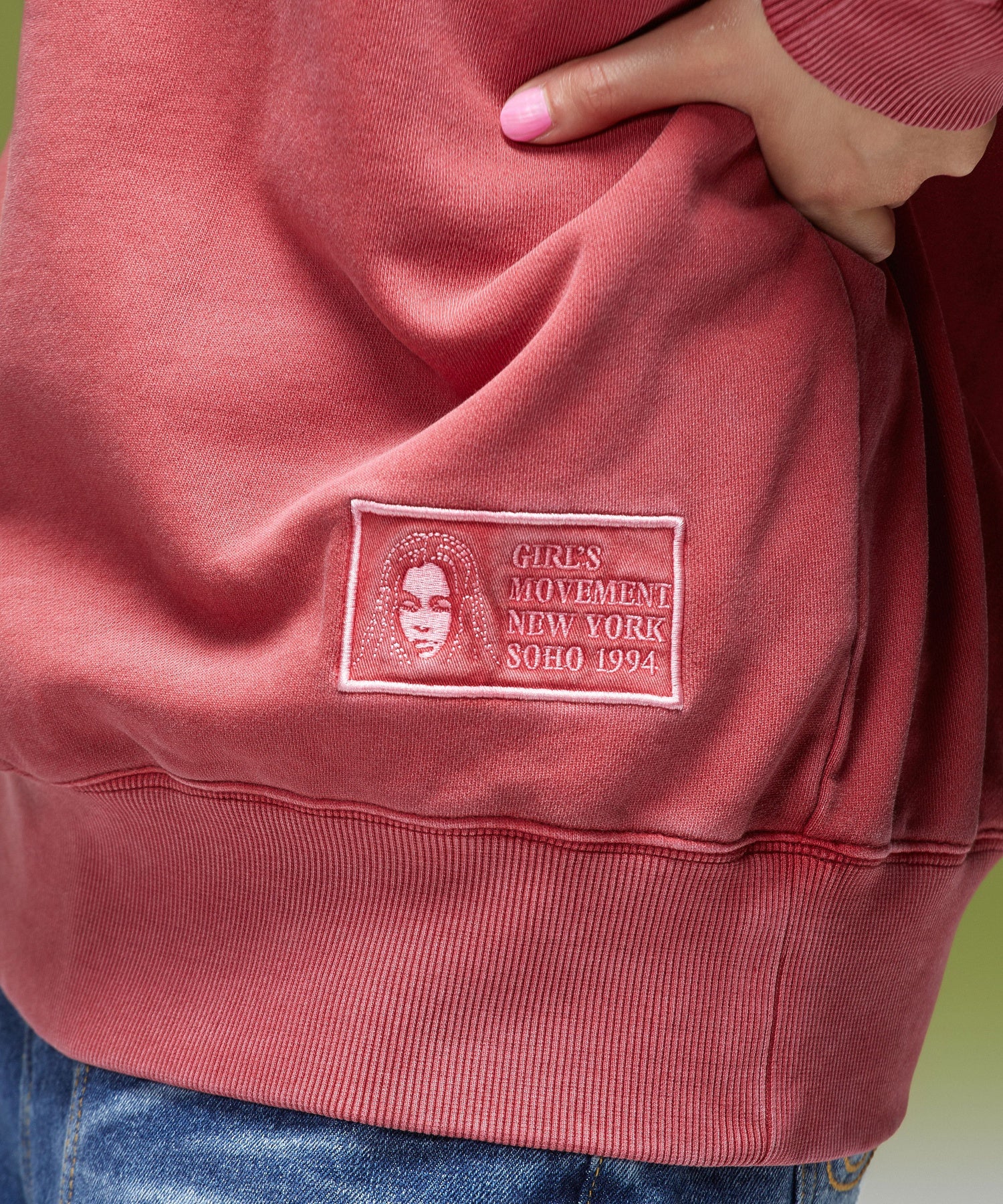FADED BIG PATCH CREWNECK SWEATSHIRT