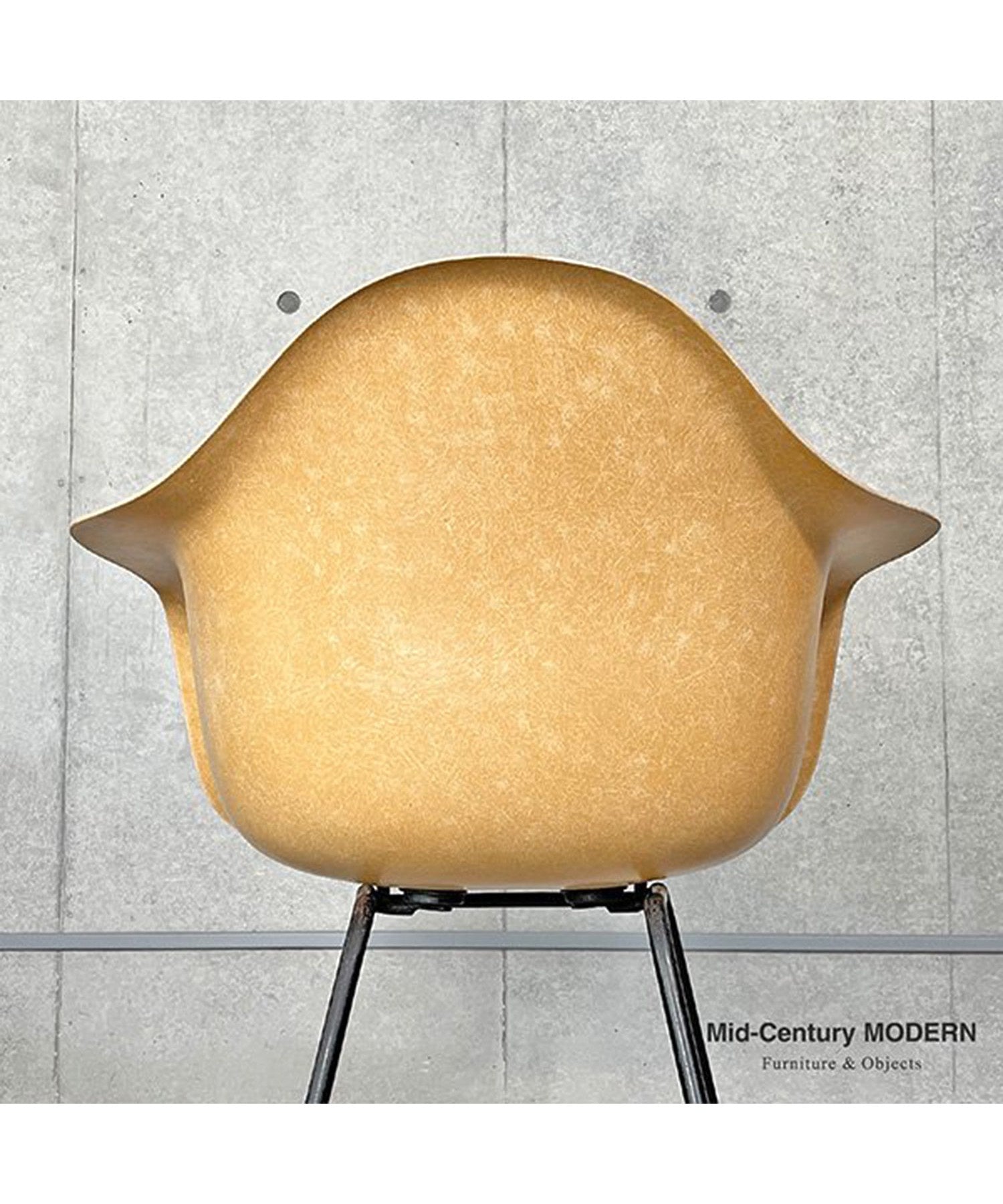 HermanMiller Arm Shell / Ochre Light