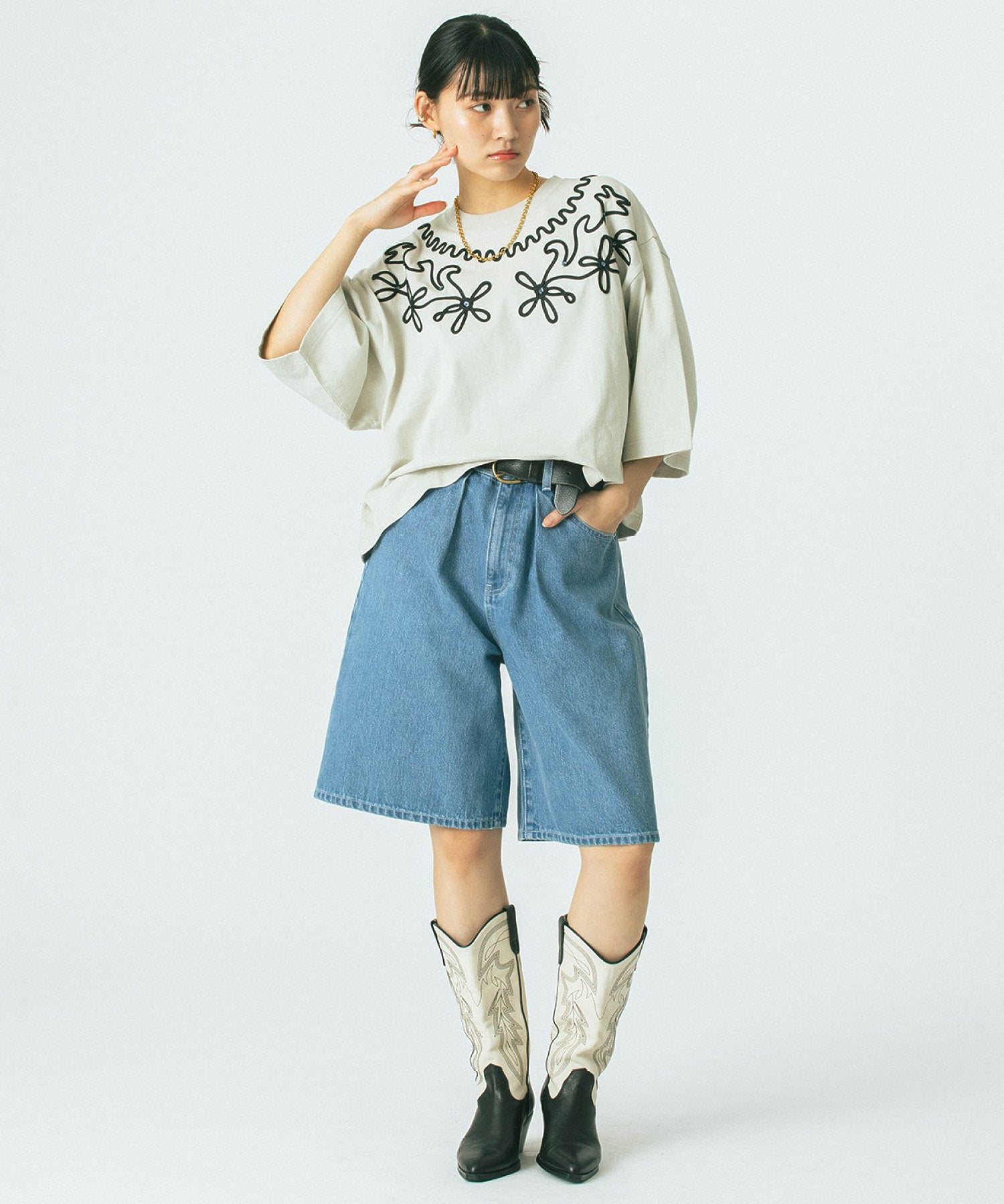 mag.by c/EMBROIDERY H/S TEE