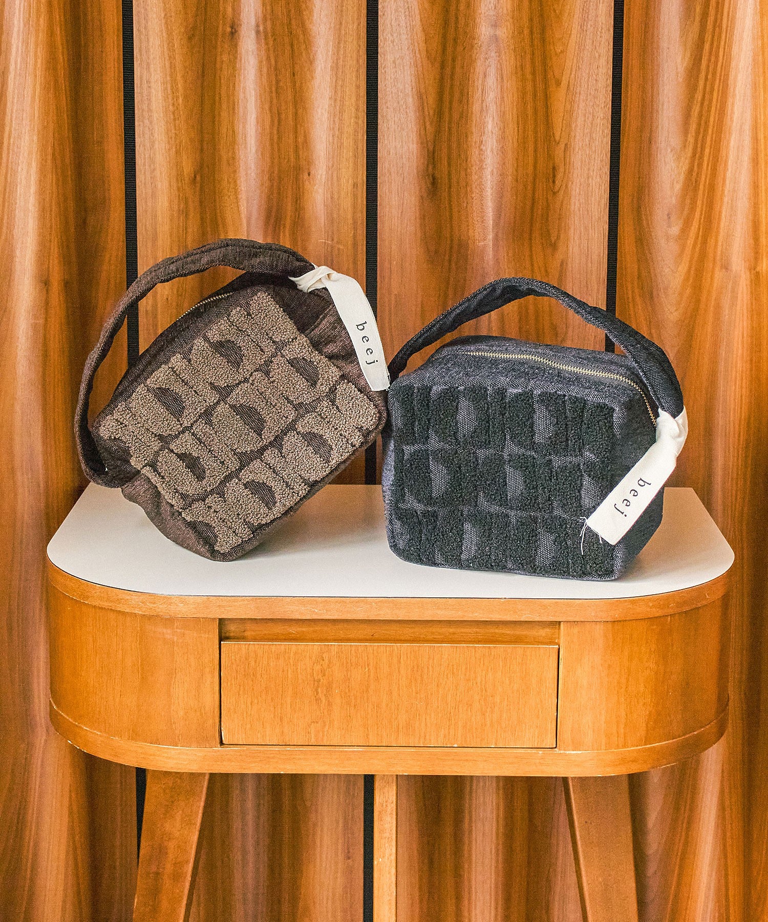 beej/LOOP EMB CUBE BAG