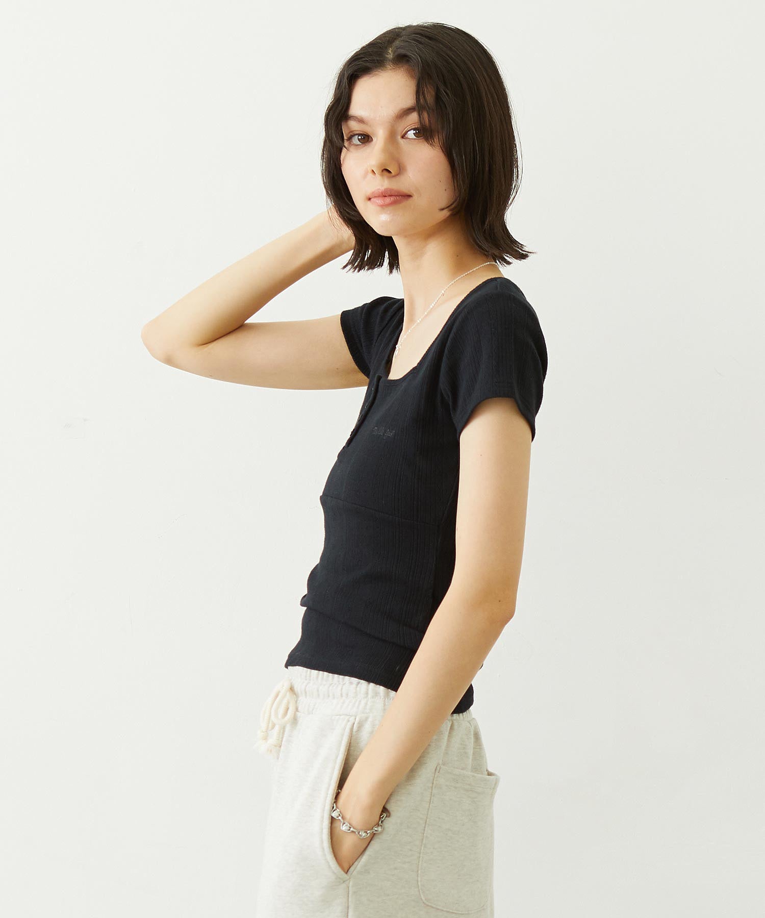 HENLEY NECK S/S TOP