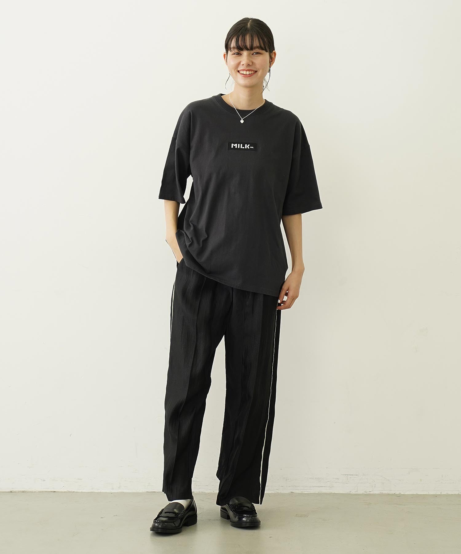 EMBROIDERY BAR WIDE S/S TEE