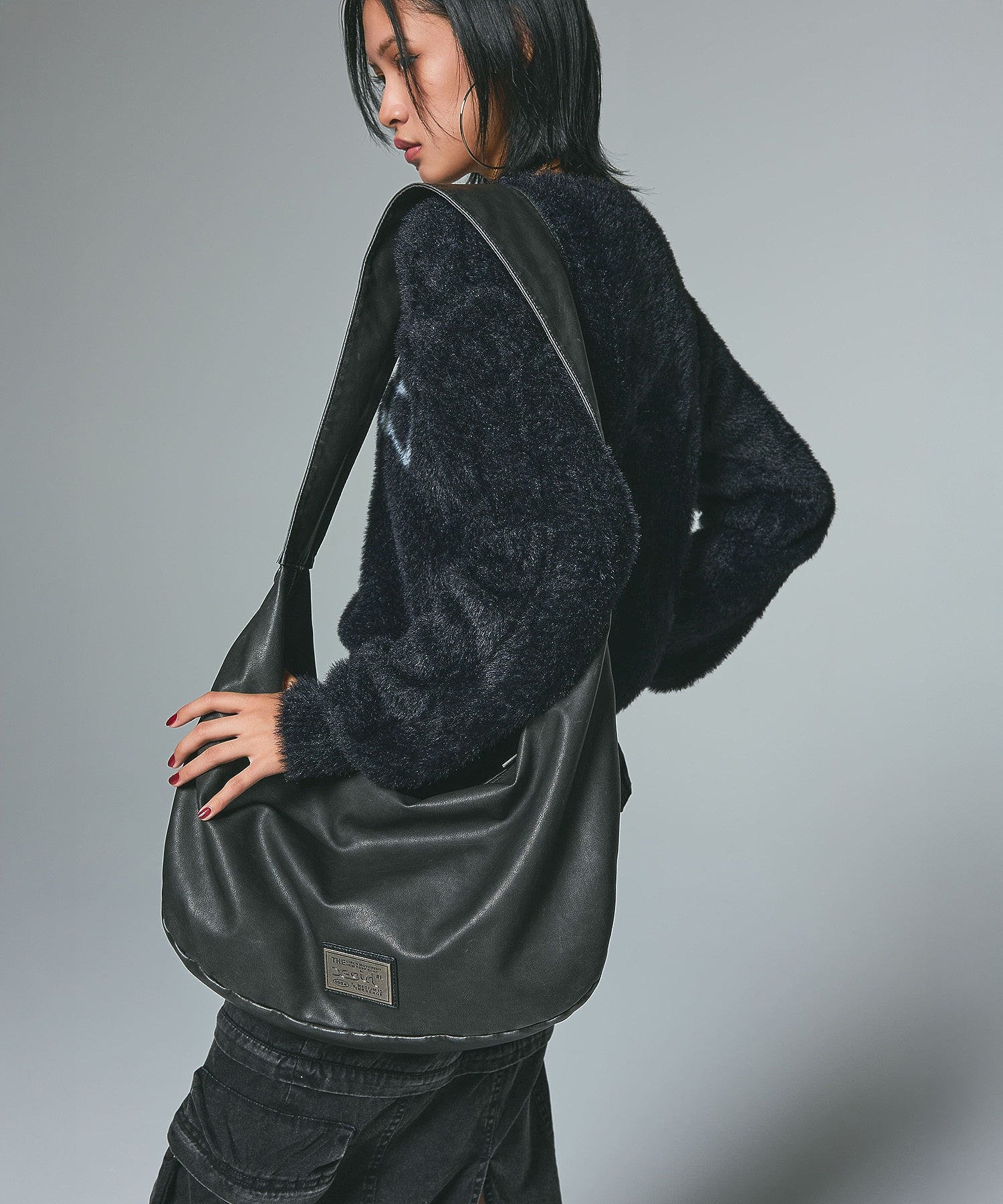 METAL PLATE LABEL SHOULDER BAG