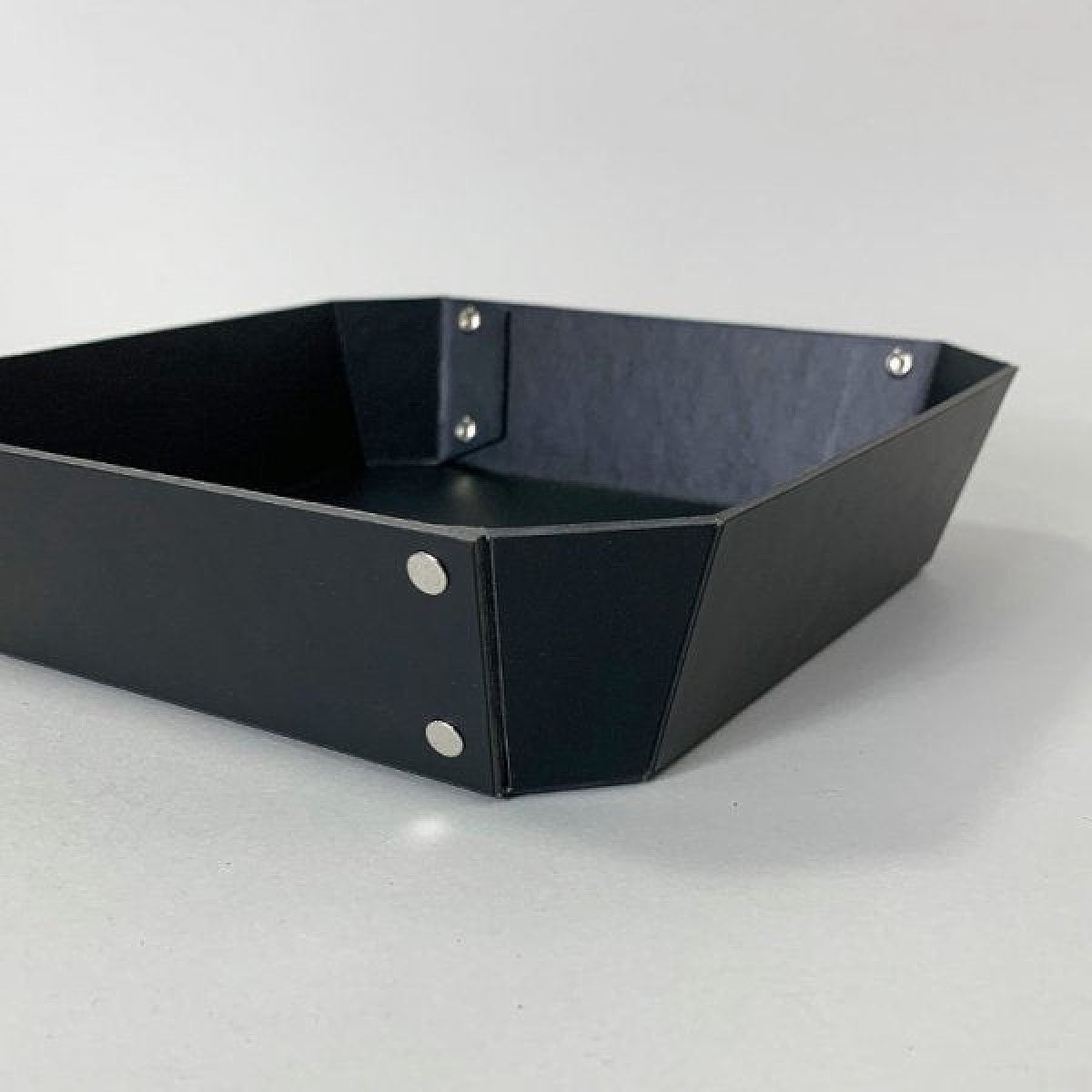 8_TRAY M