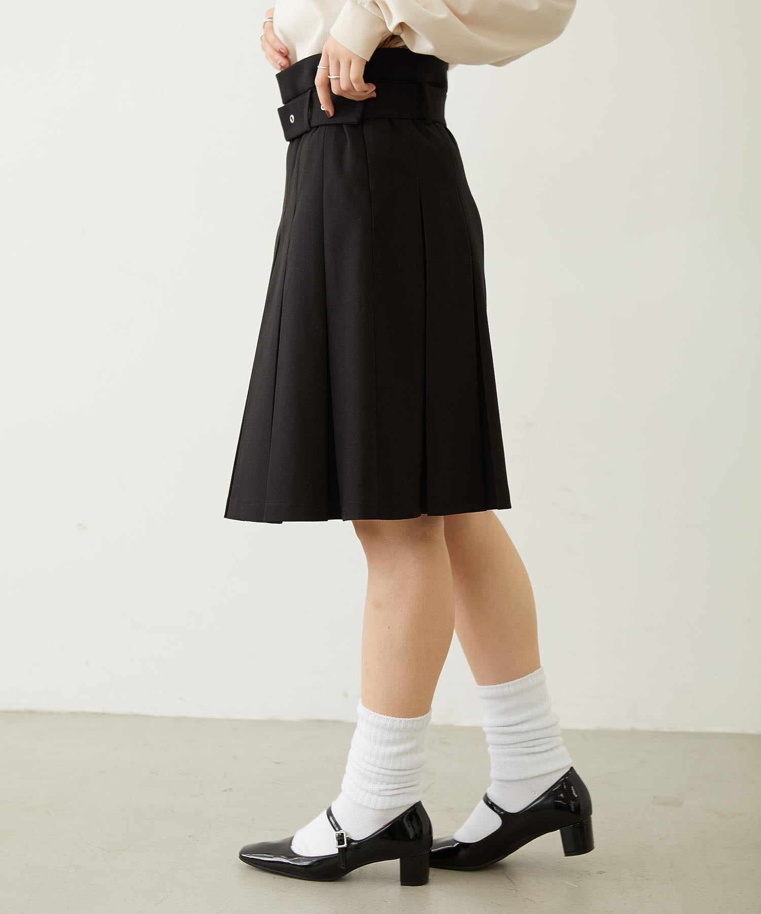 BELTED PLEATED SKIRT