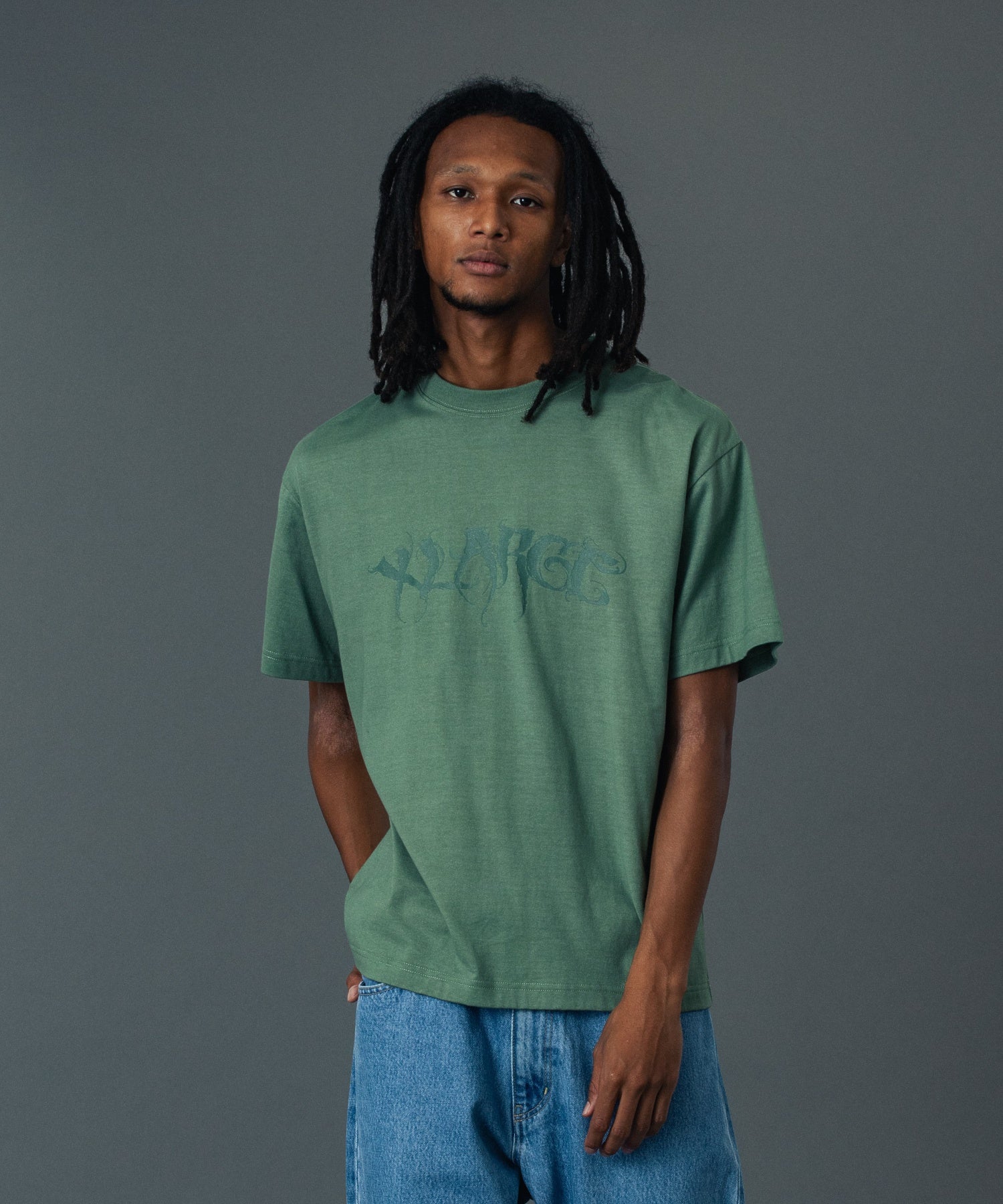 MODEL 身長185cm / 着用サイズ：Lサイズ