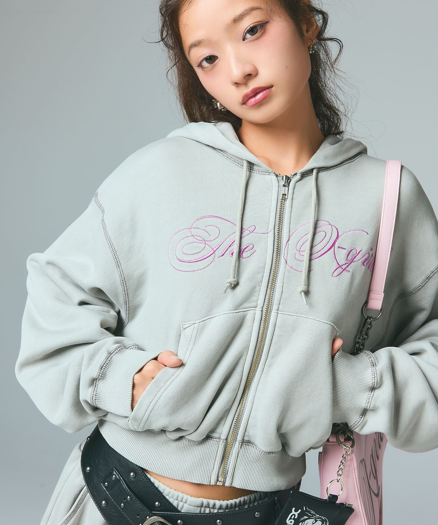 SPRAY SCRIPT LOGO SHOULDER BAG