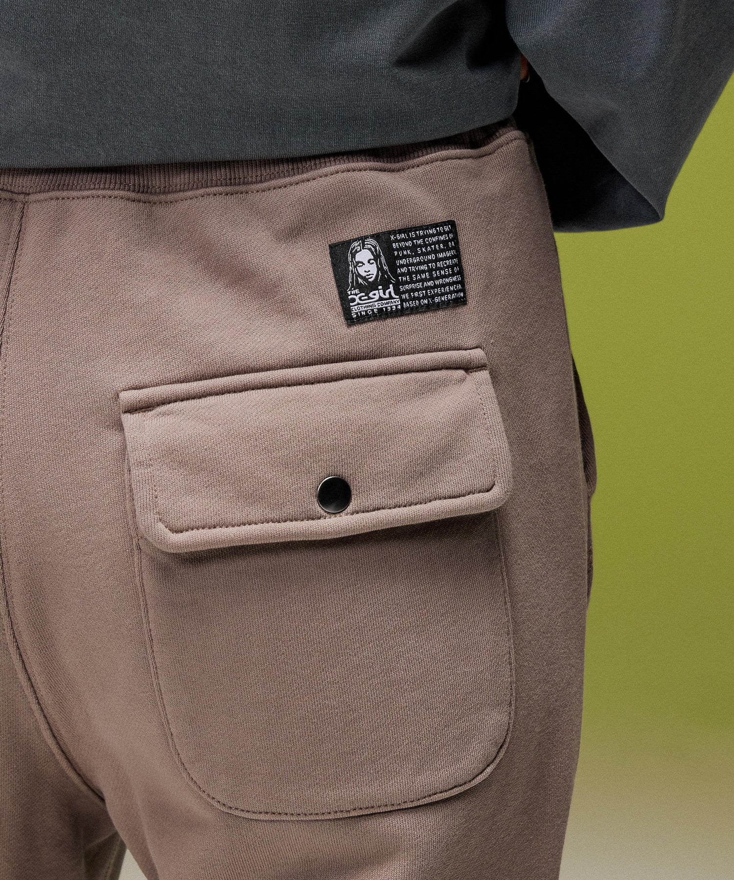 FACE LABEL FLARE SWEATPANTS
