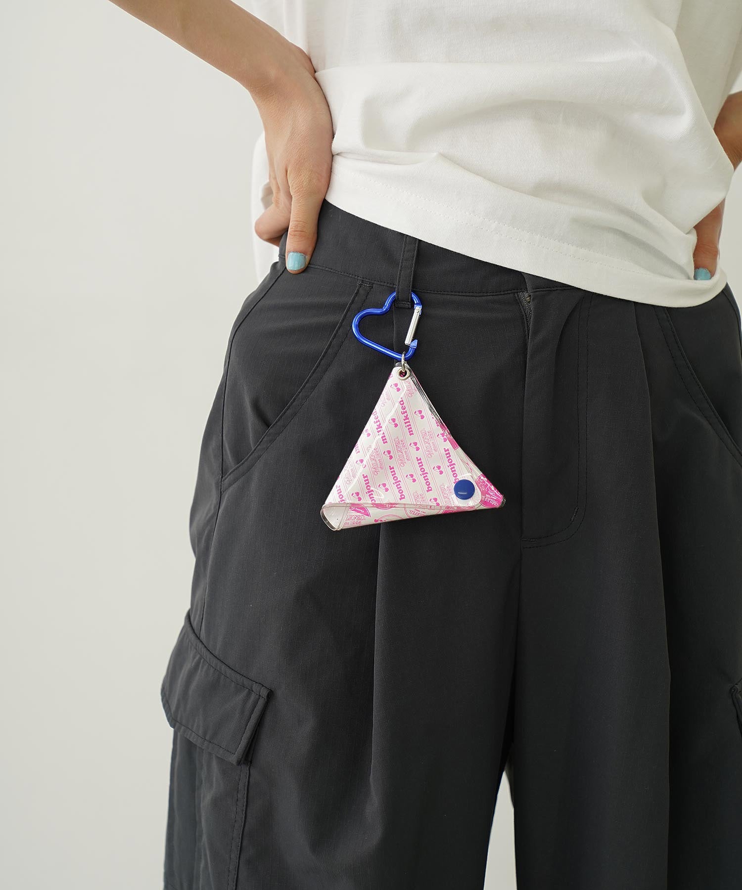 CHERRIES PRINT PVC TRIANGULAR CASE