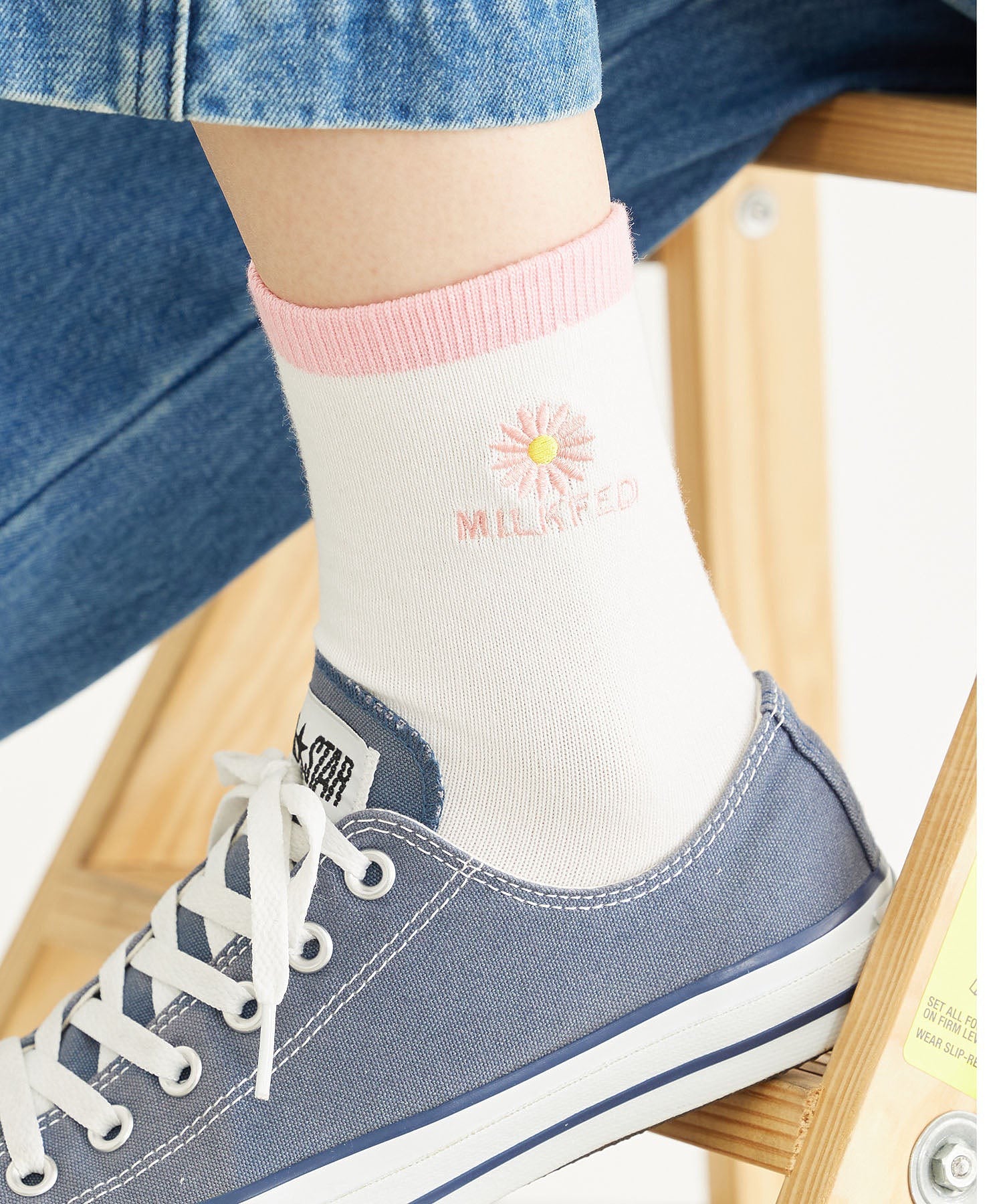 FLOWER EMBROIDERY SOCKS MILKFED.