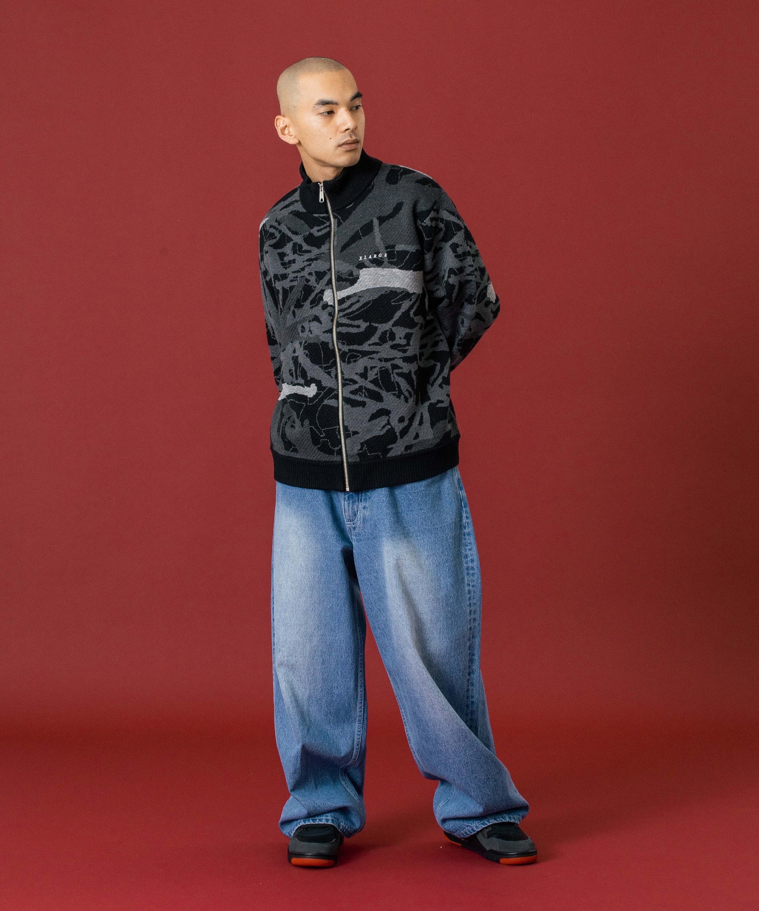 GEOMETRIC ZIP UP KNIT SWEATER