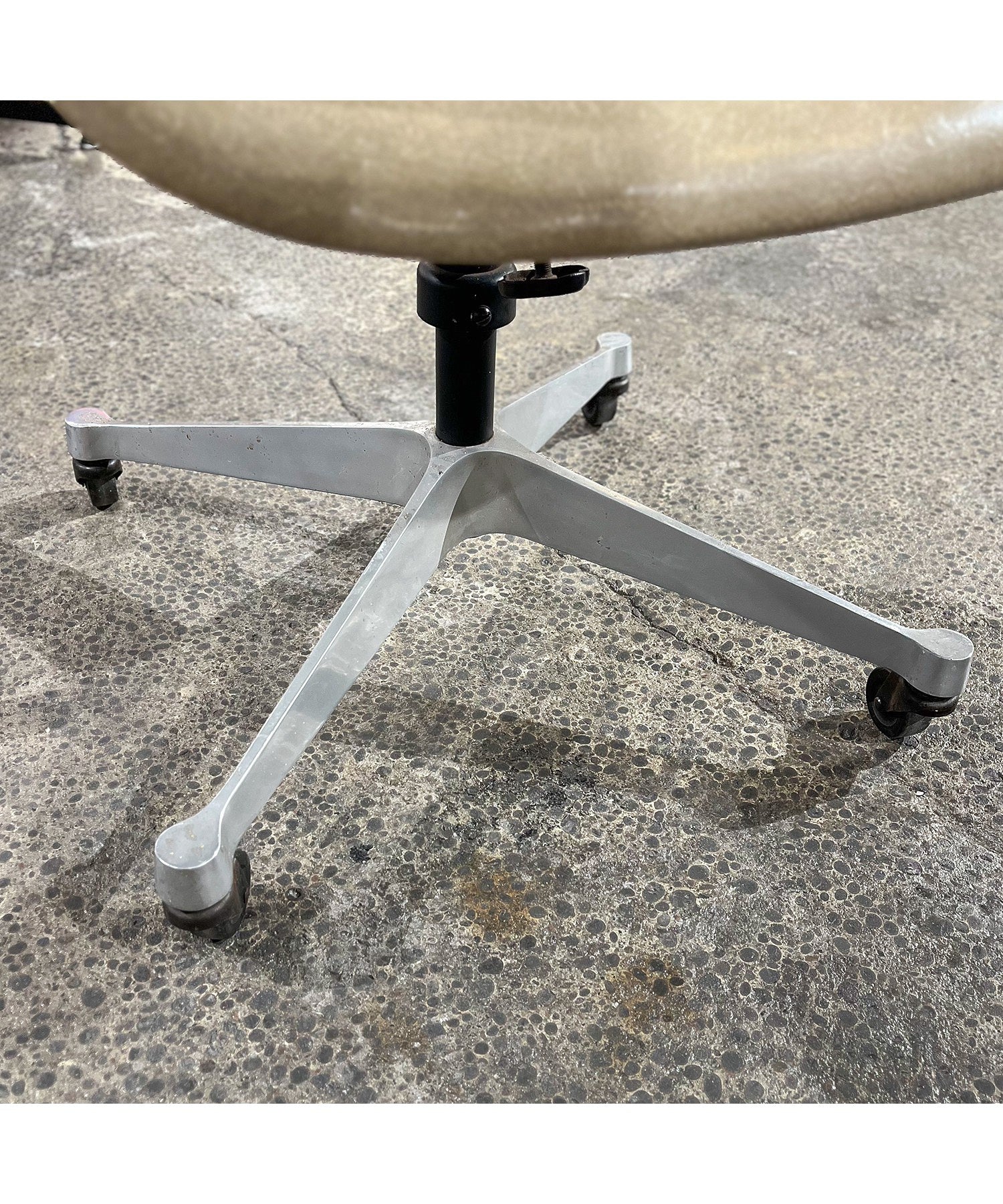 Eames Tilt Swivel Base / Vintage