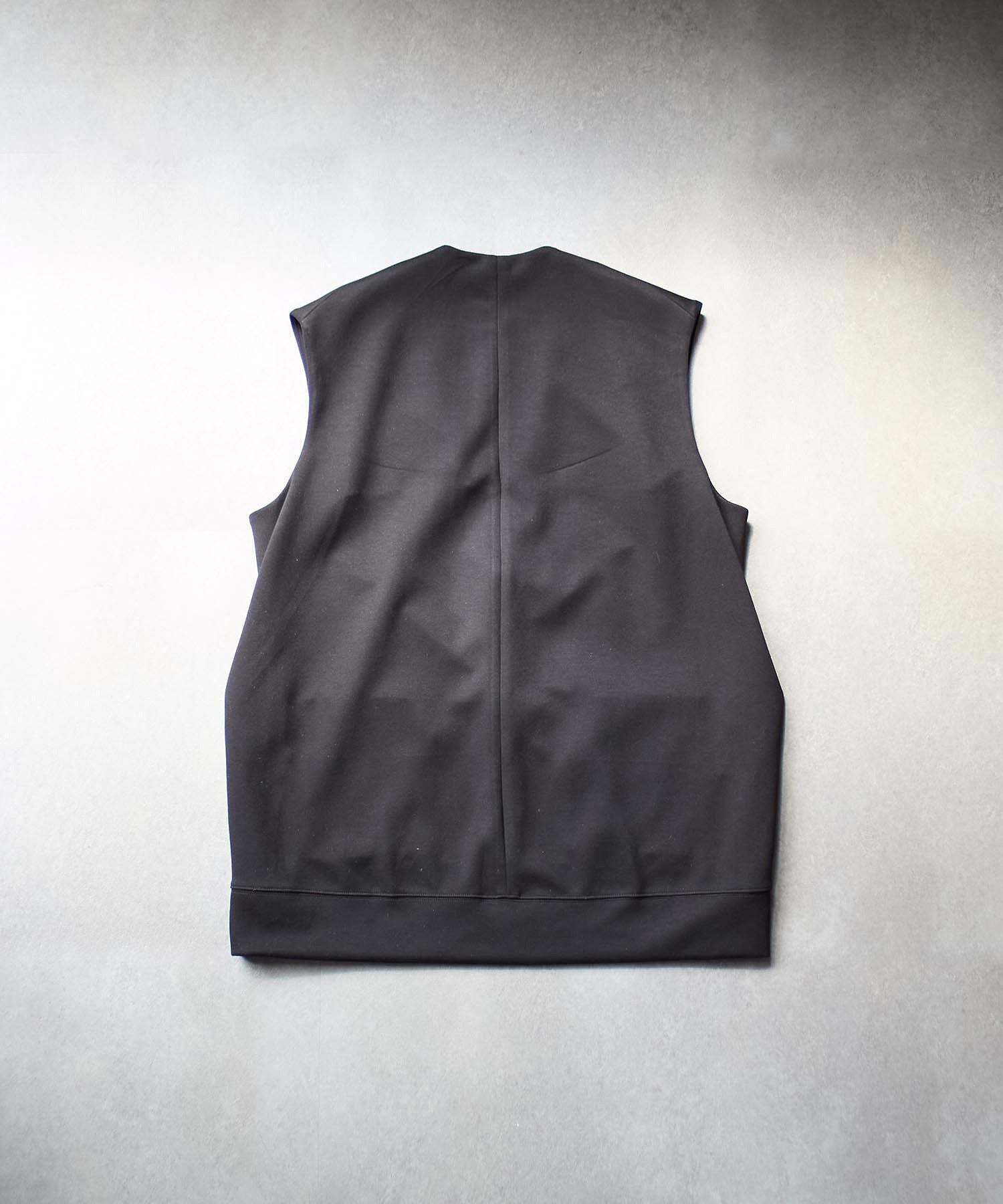 CHIGNON/ARDBOARD VNECK VEST