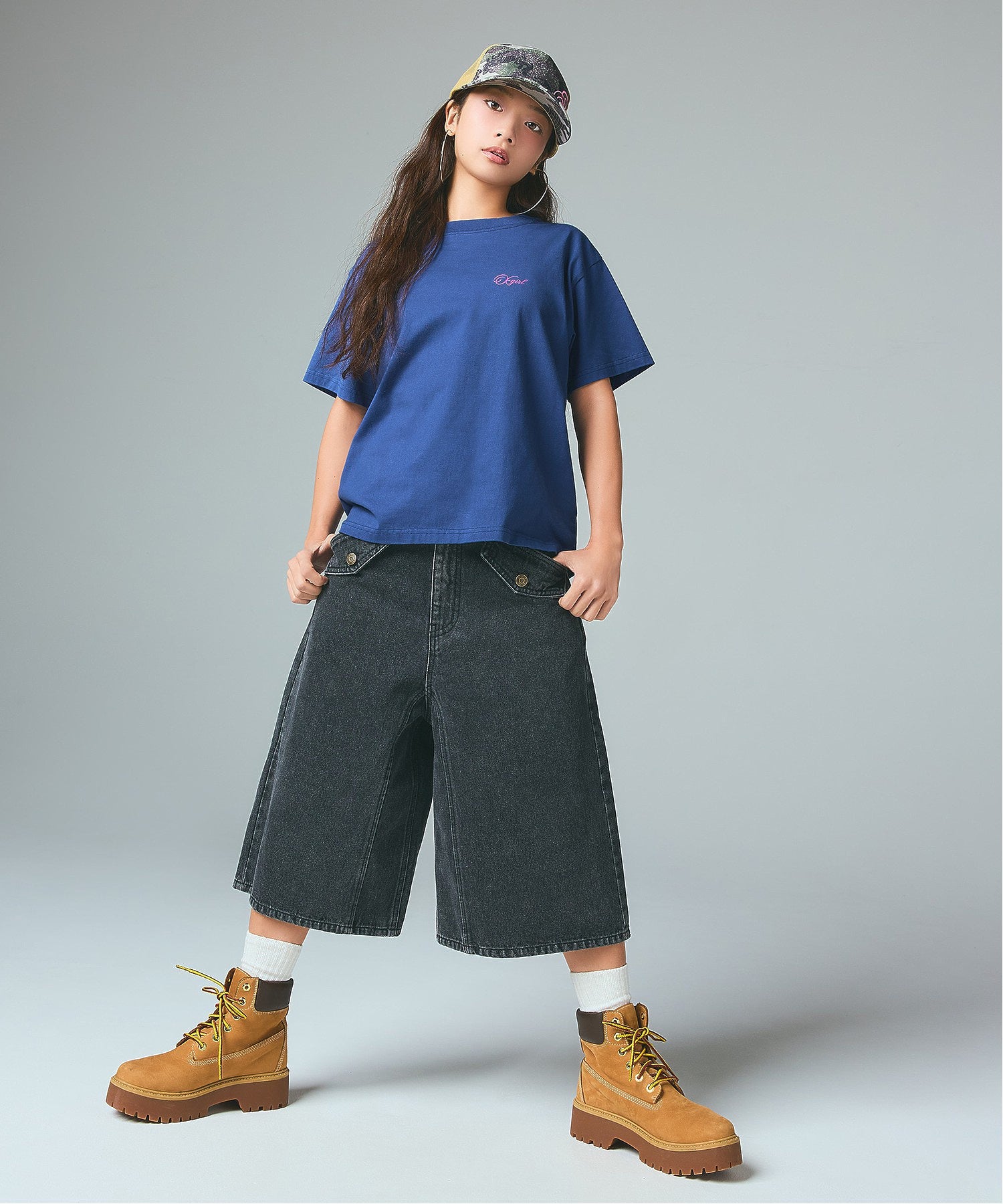 CURSIVE SCRIPT LOGO AND FACE S/S TEE