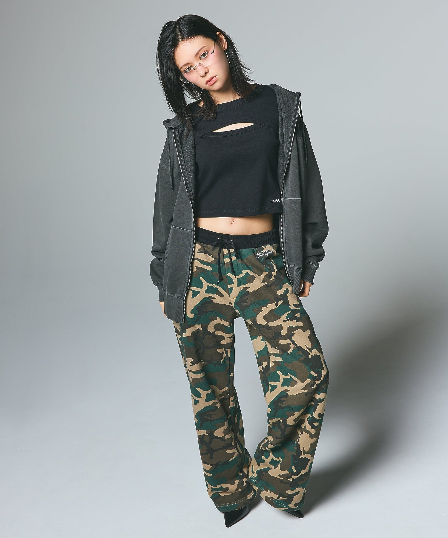 PIGMENT DYED FACE LABEL ZIP UP SWEAT HOODIE