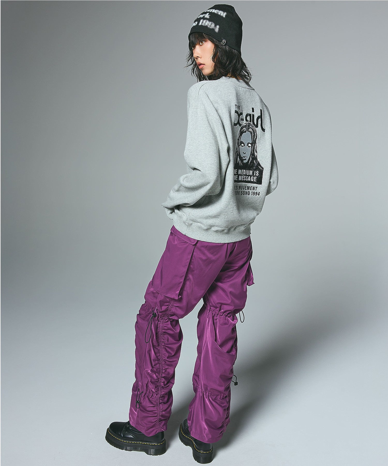 FACE PATCH AND LOGO CREWNECK SWEAT TOP