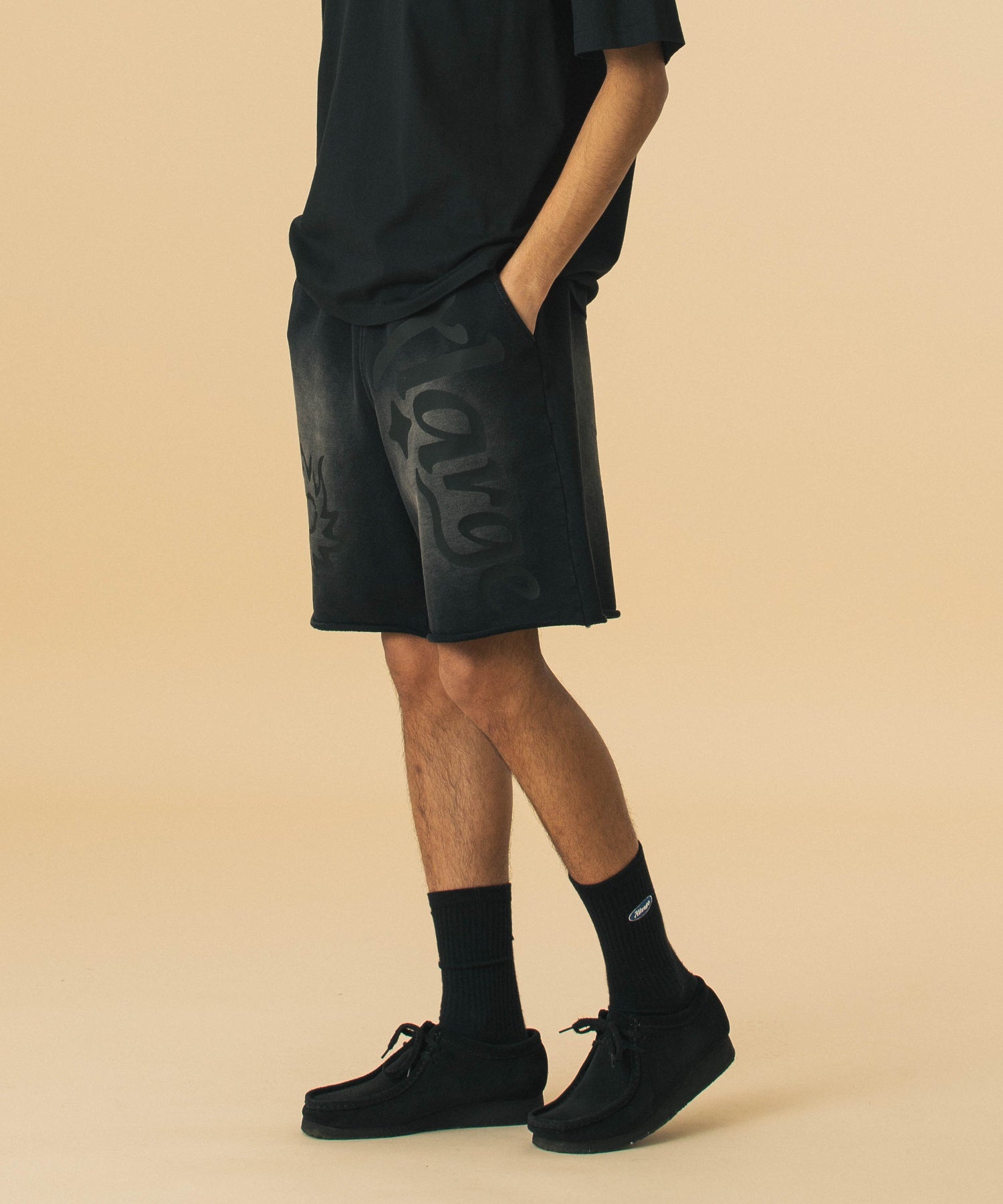 MODEL 身長183cm / 着用サイズ：Lサイズ