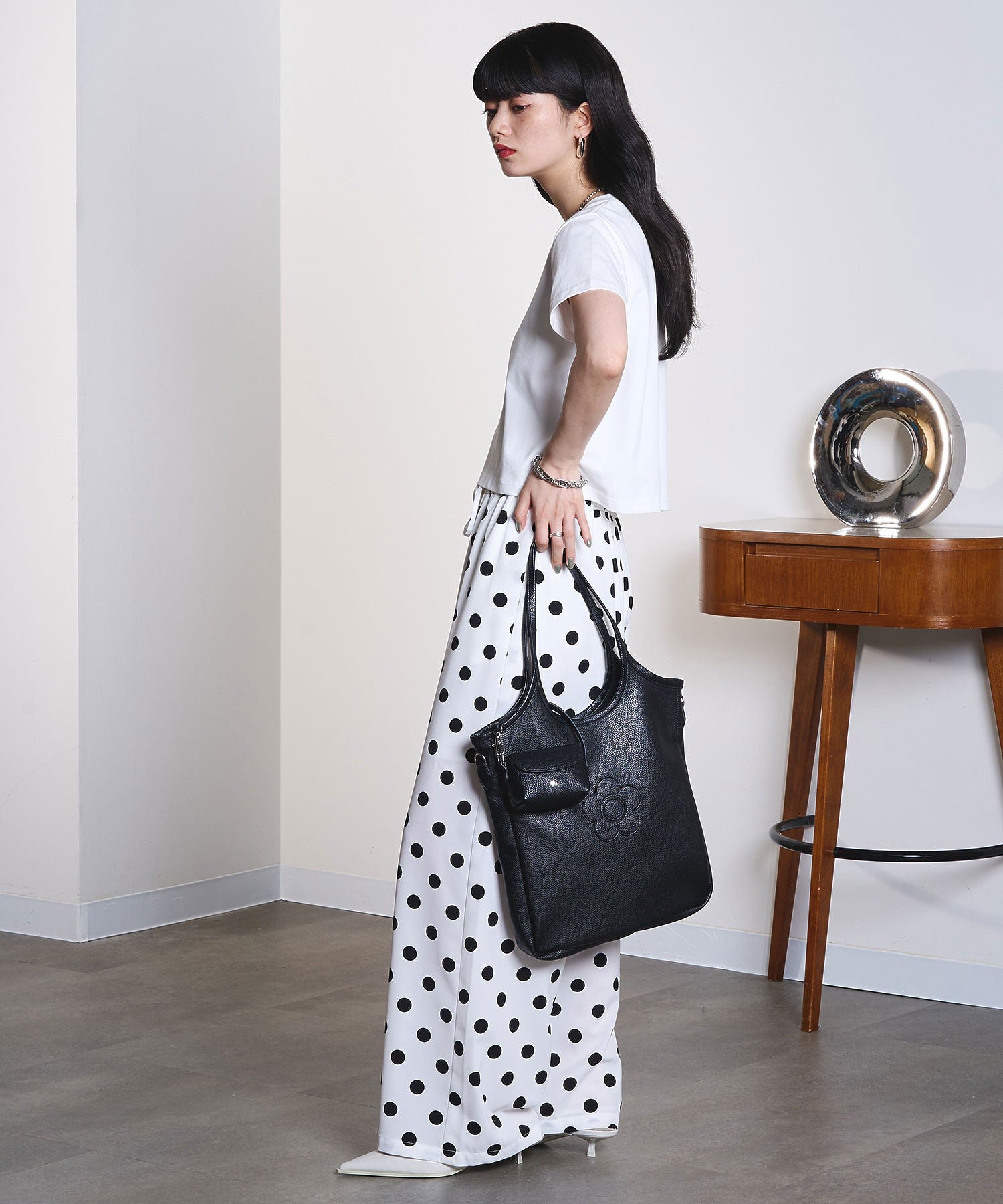 MARY QUANT/DAISY ROUND HANDLE TOTE