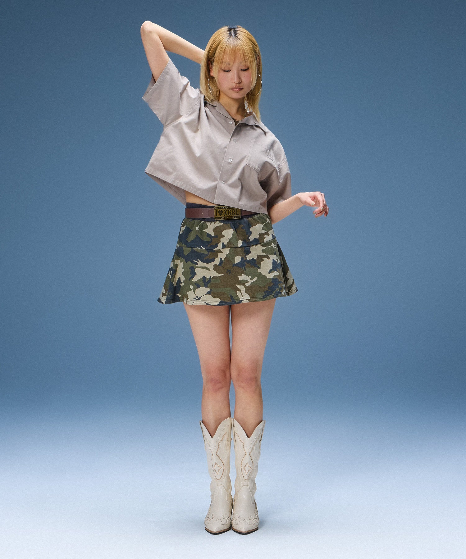 ARCH LOGO AND FACE OPEN COLLAR CROPPED SHIRT