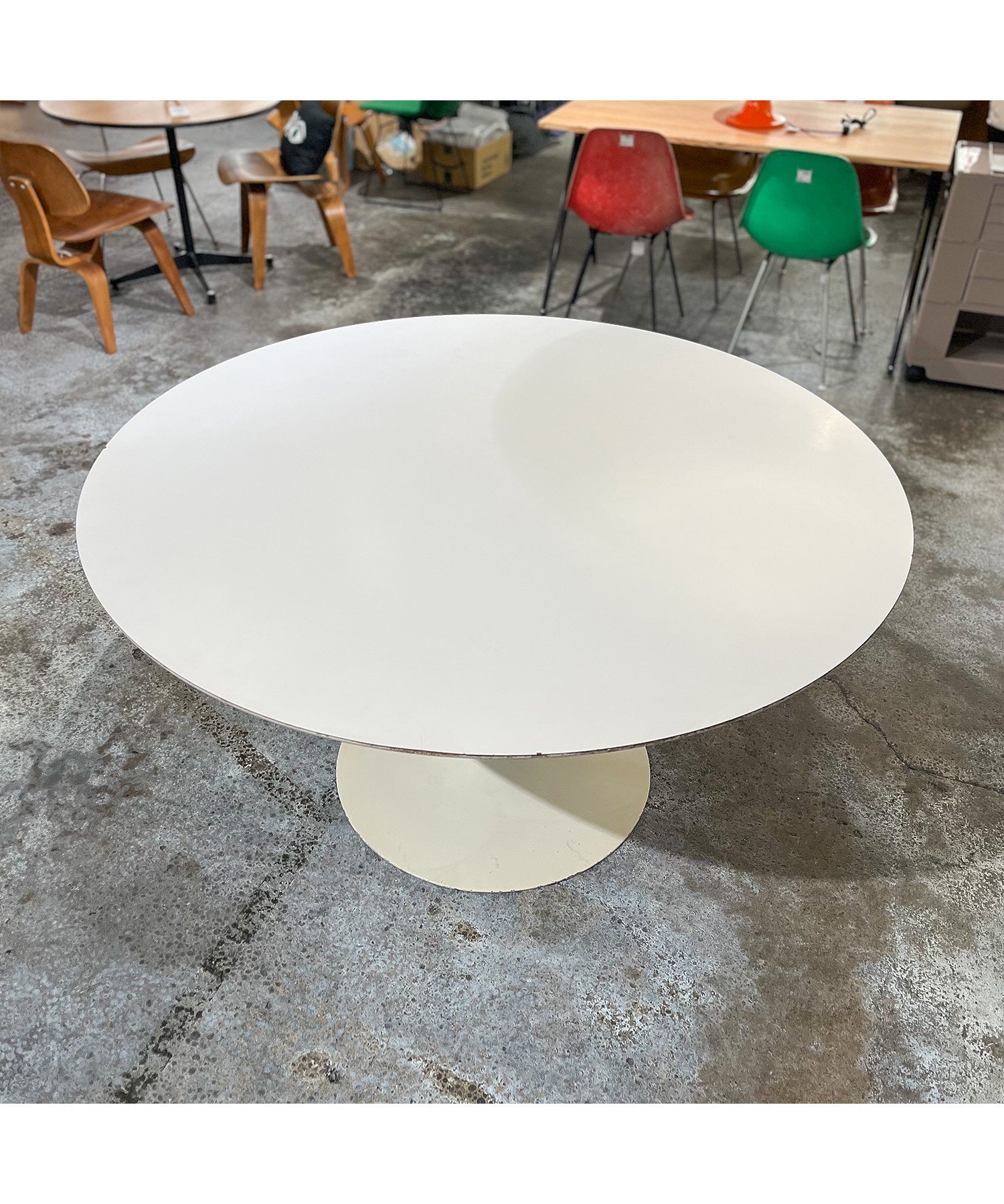 Saarinen Tulip Dining Table / Knoll / 1970 - Early 80s