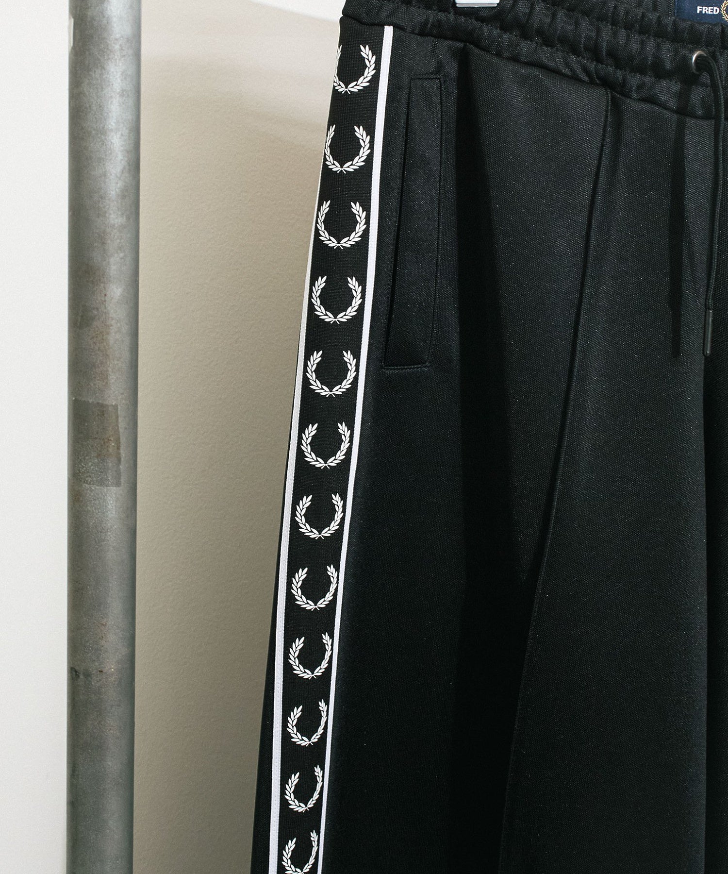FRED PERRY/TAPED TRACK PANTS