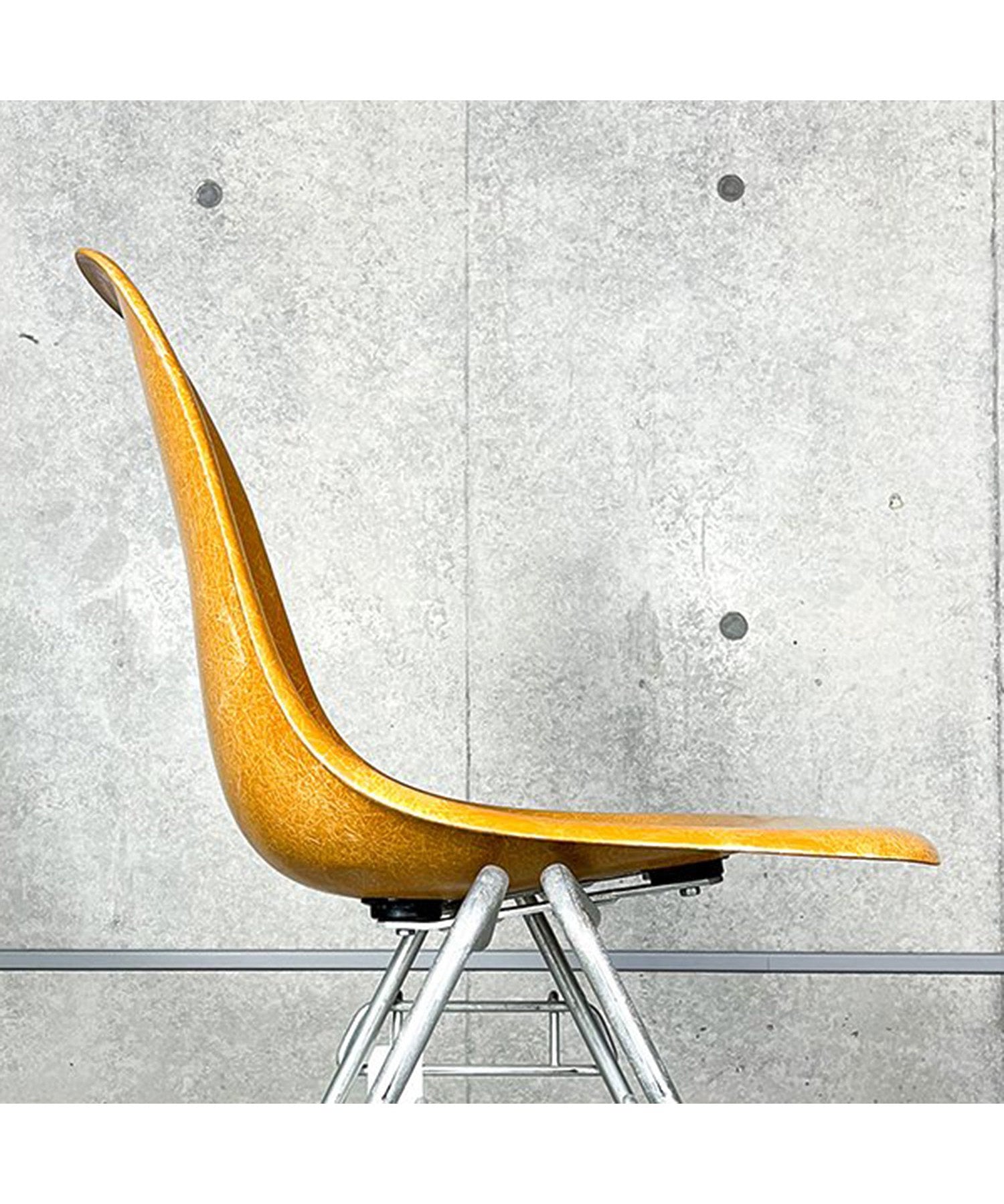 HermanMiller Side Shell / Ochre Dark