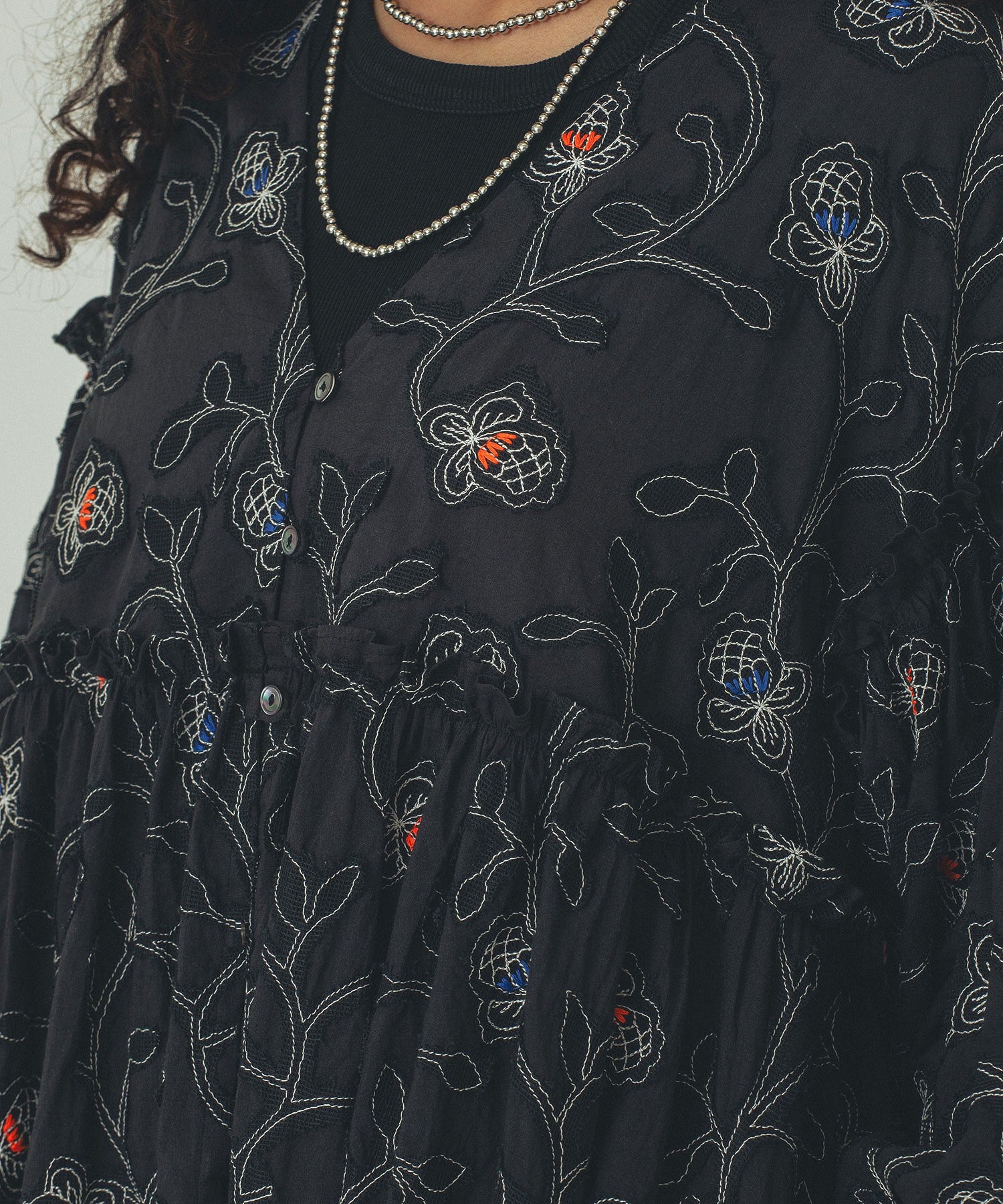 mag.by c/FLOWER EMBROIDERY MINI DRESS