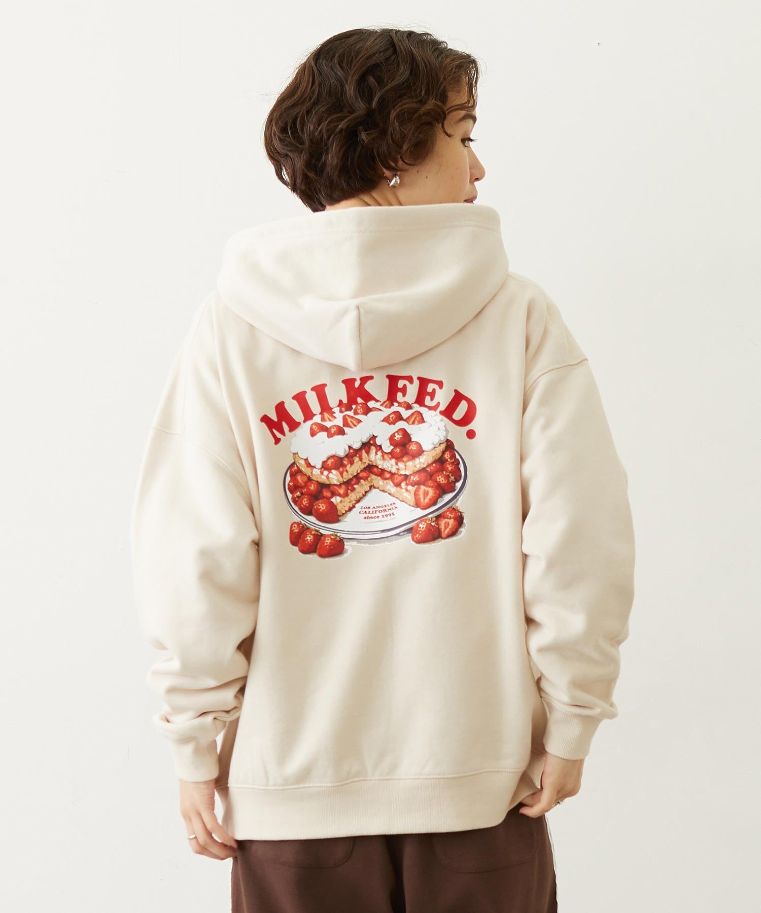 STRAWBERRY CAKE SWEAT HOODIE