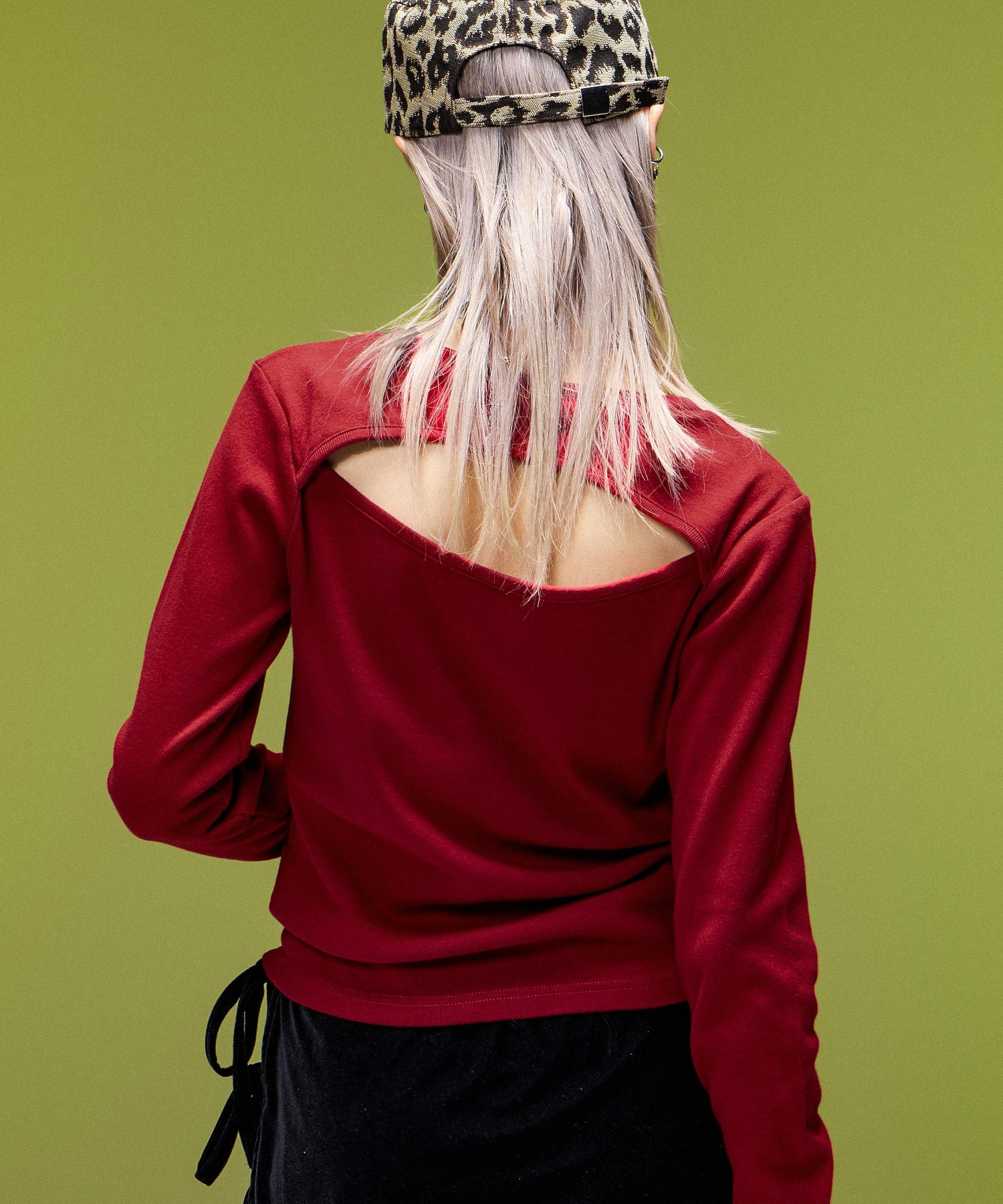 BACK SLIT COMPACT L/S TOP