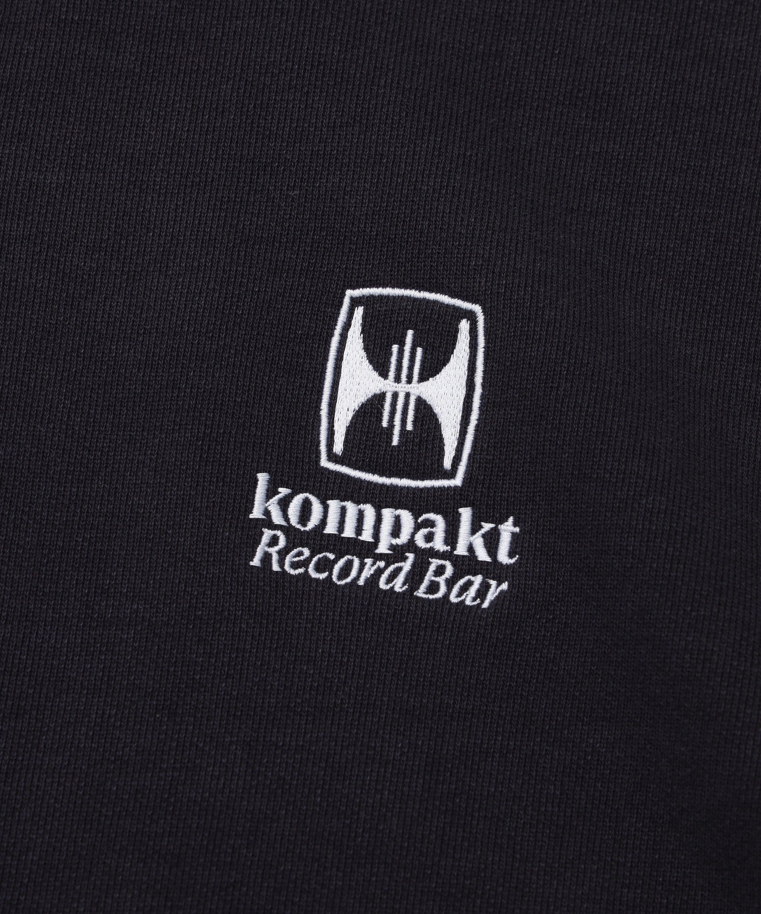 KOMPAKT RECORD BAR/コンパクト レコード バー/WASHED EMBROIDERED HALF ZIP-UP KRB5037