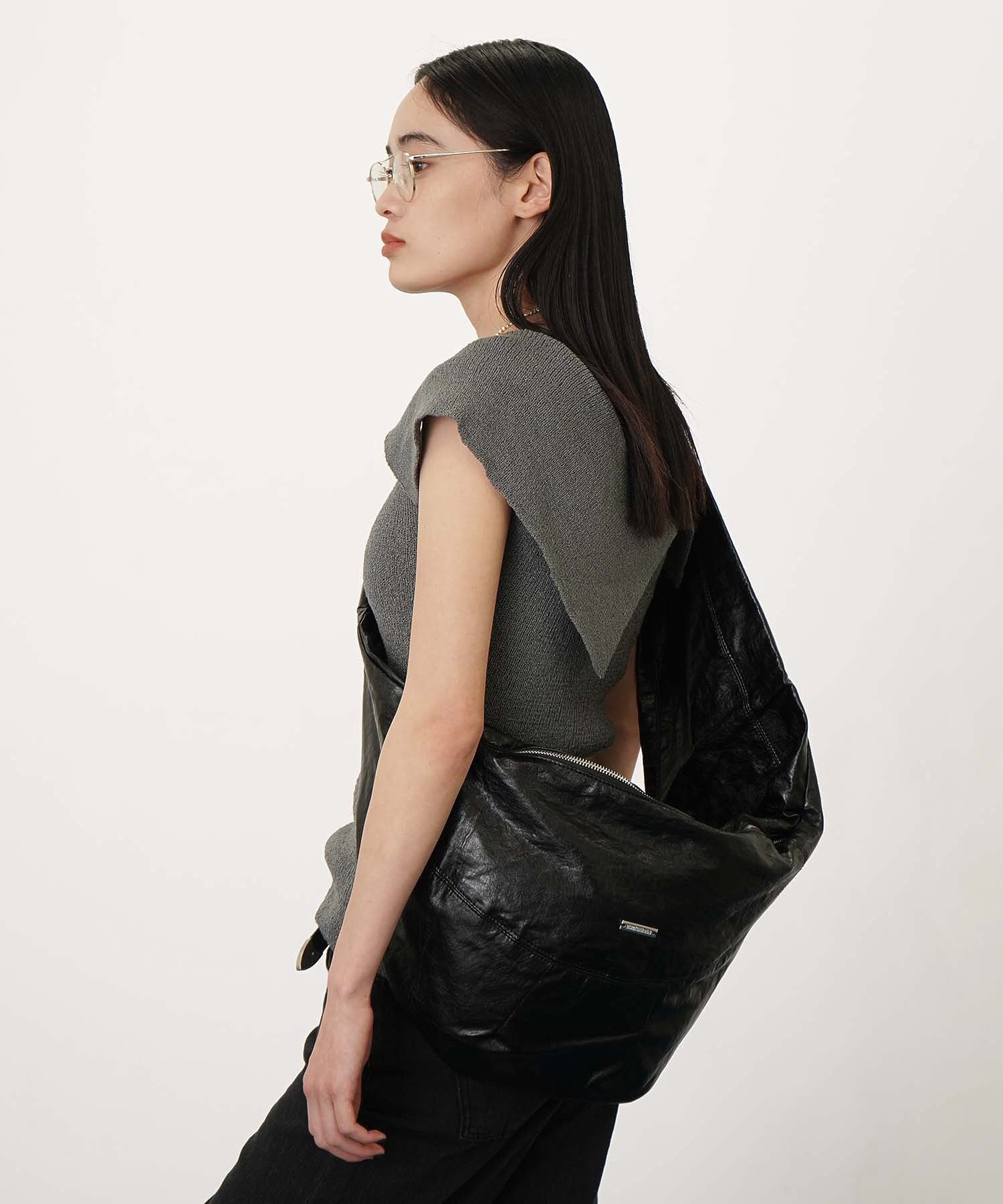 フェイクレザーボリュームショルダーバッグ