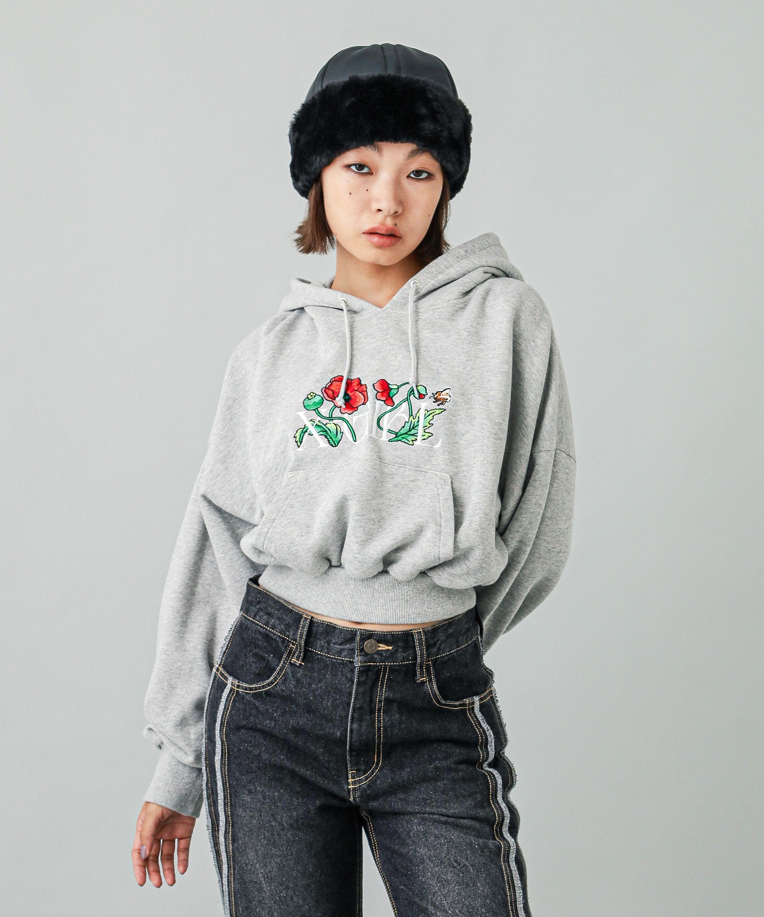 EMBROIDERED POPPY COMPACT SWEAT HOODIE