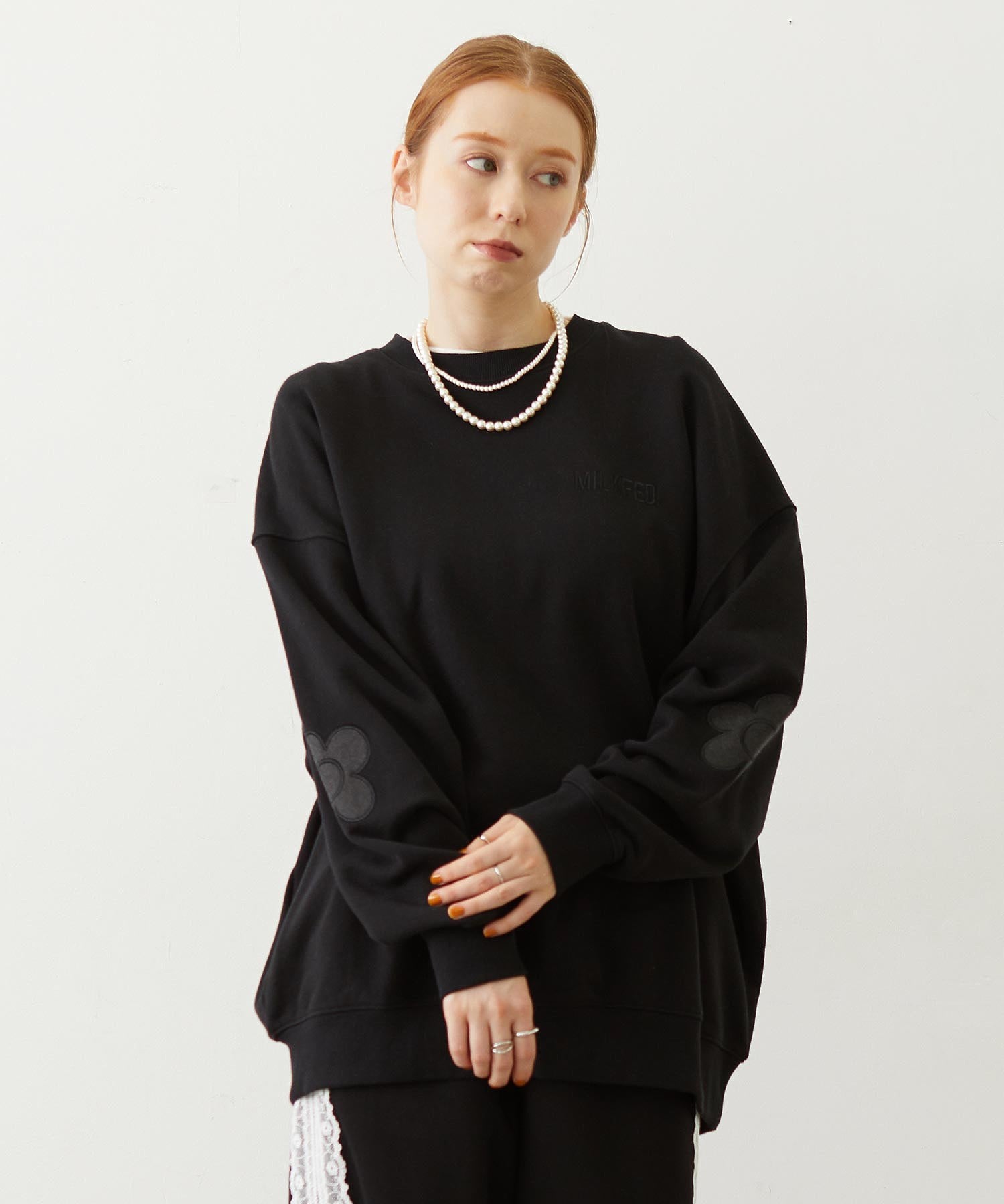 FLOWER ELBOW PATCH SWEAT TOP