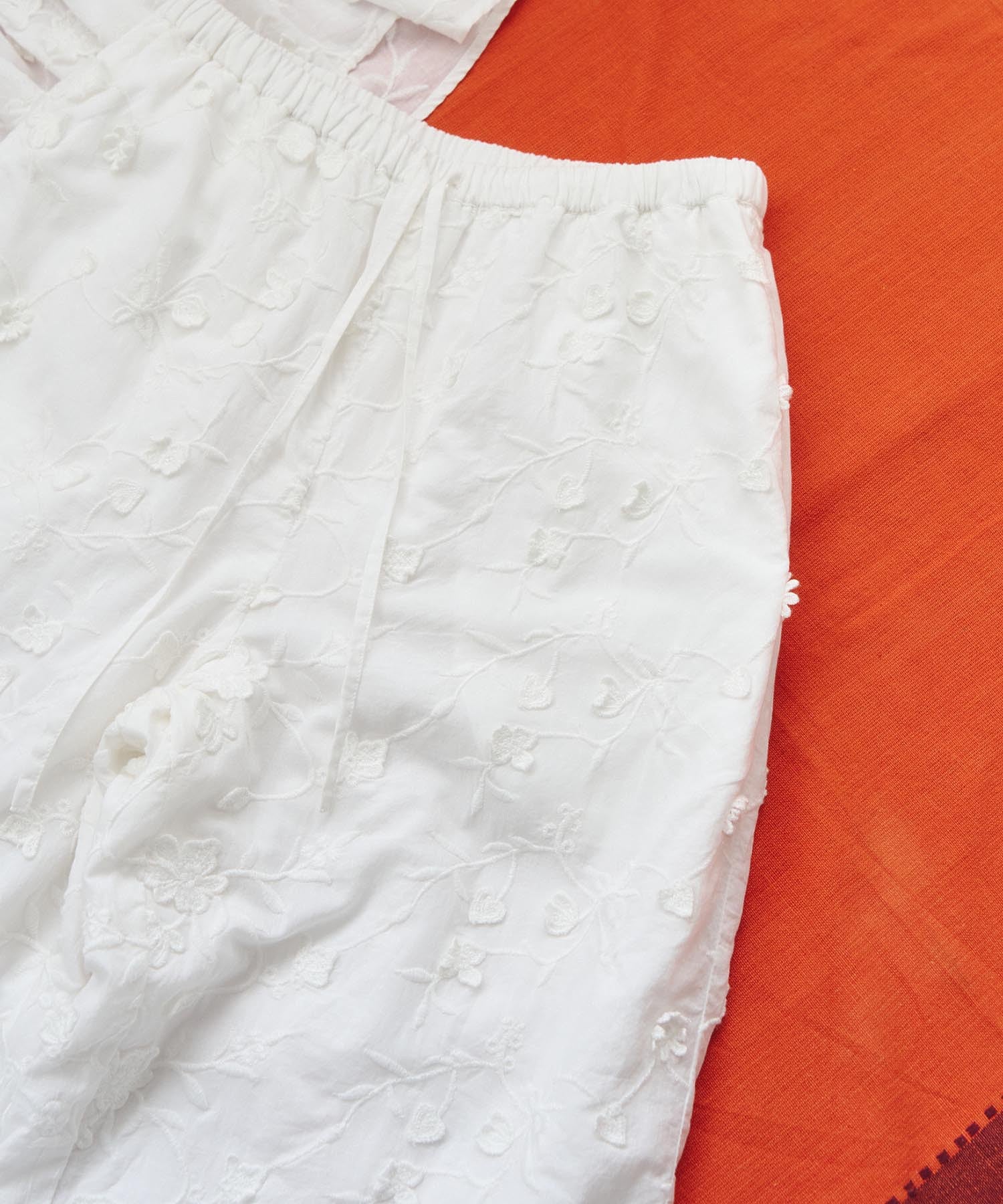 3D FLORAL EMBROIDERY PANTS
