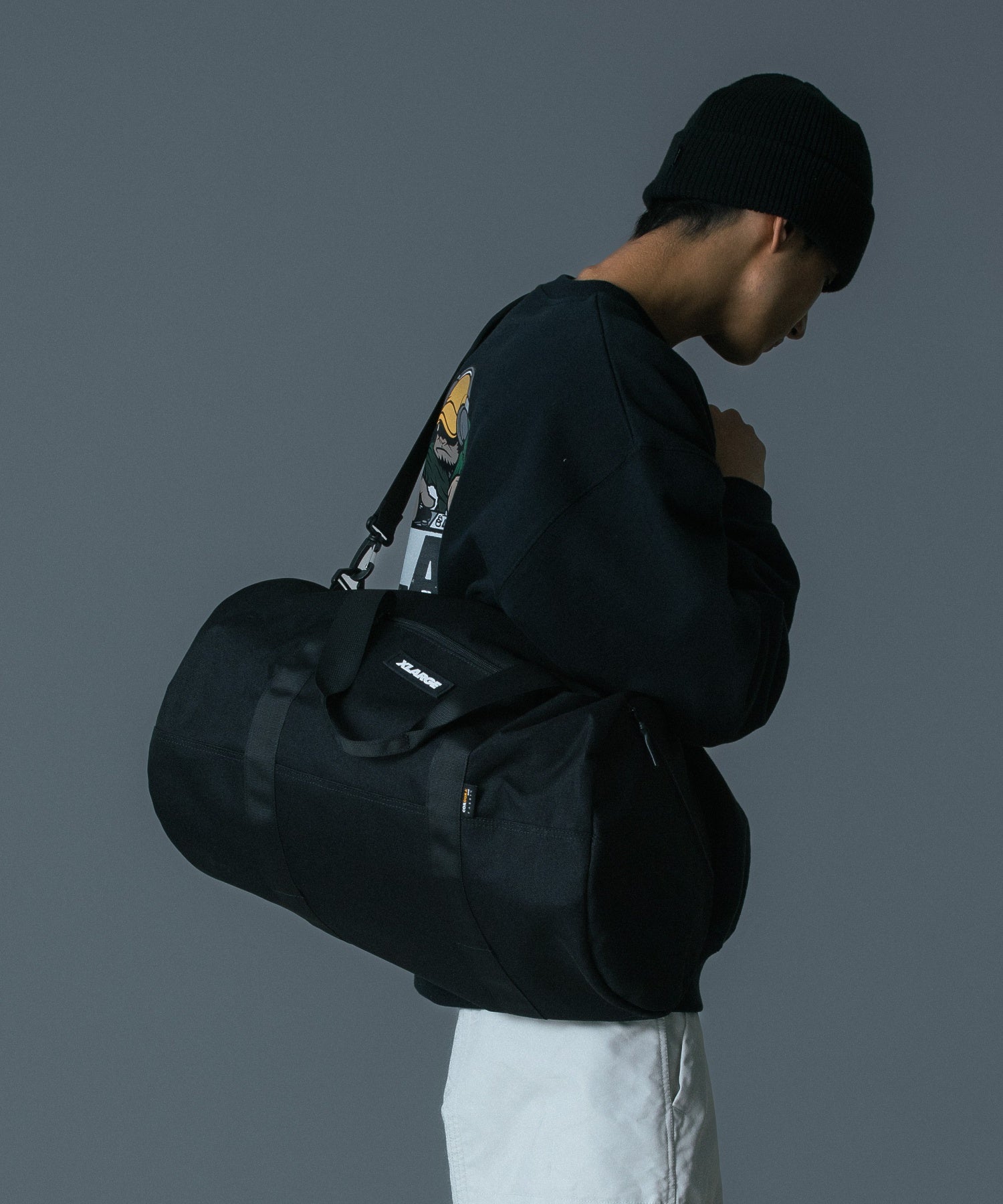 MODEL 身長183cm / 着用サイズ：ONE SIZE