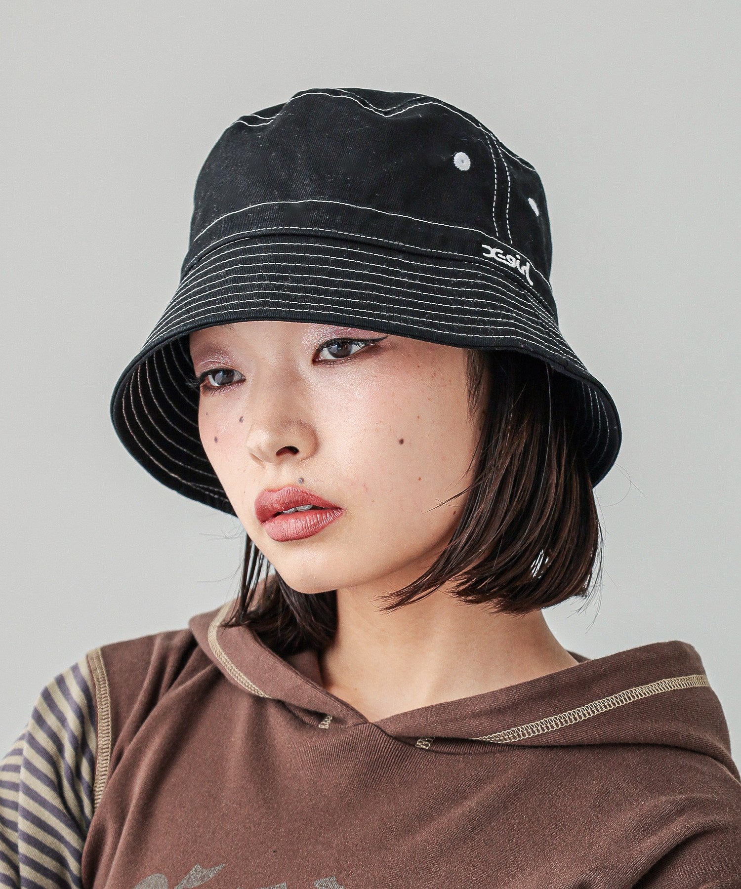STITCH BUCKET HAT