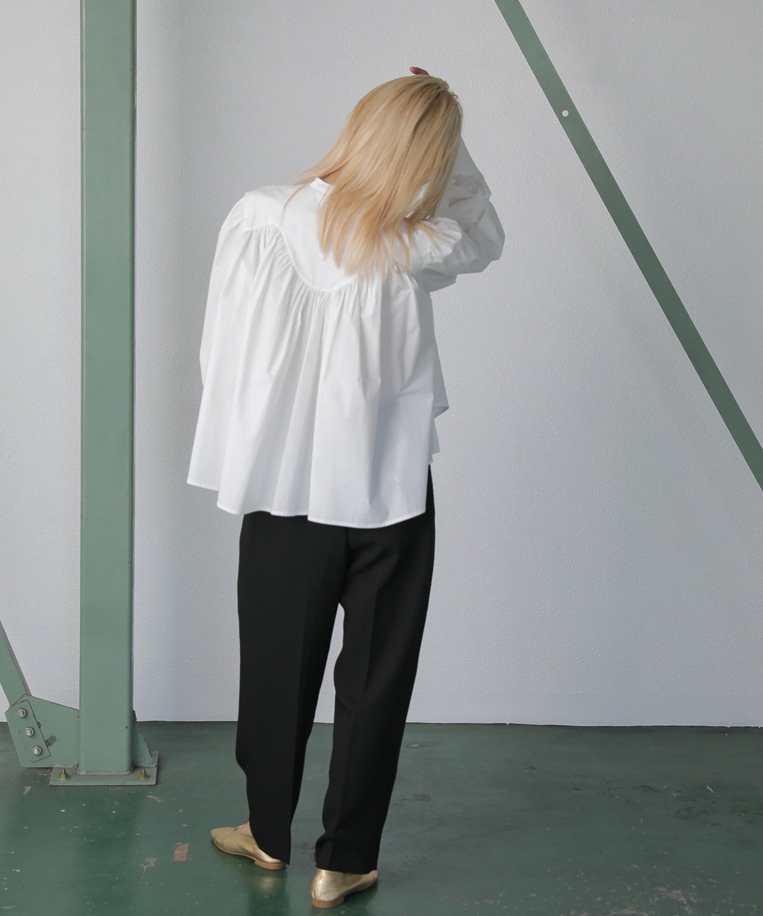 ツータックパンツ