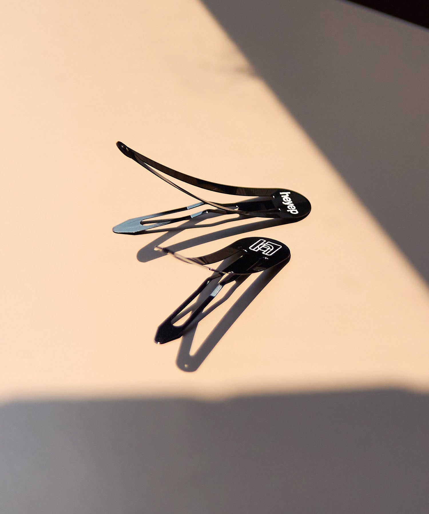 heyep/Logo Emblem Hair Clips - 2-Piece Set